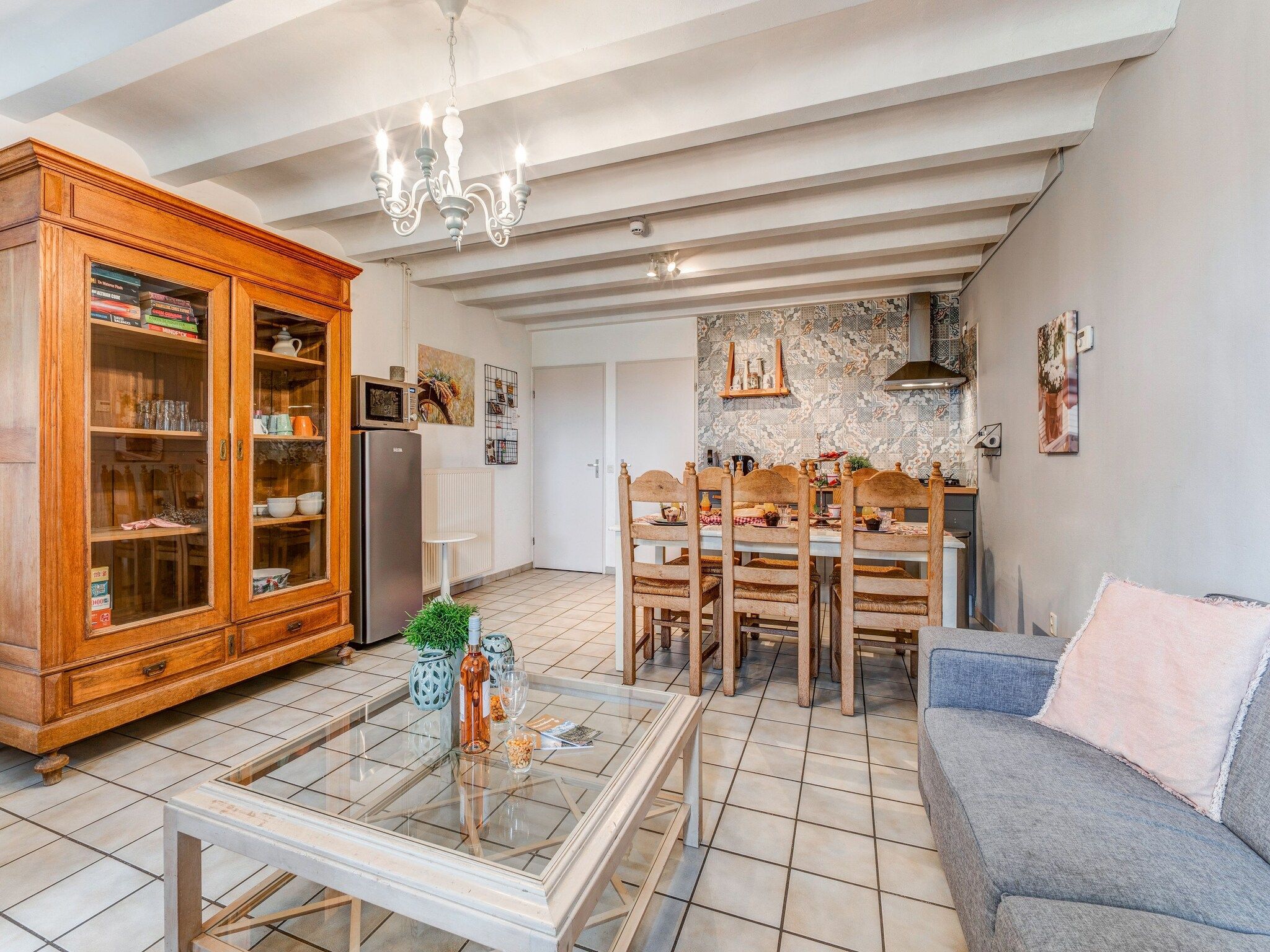 De eetkamer van Valleyview Cottages - NR15 in Ubachsberg