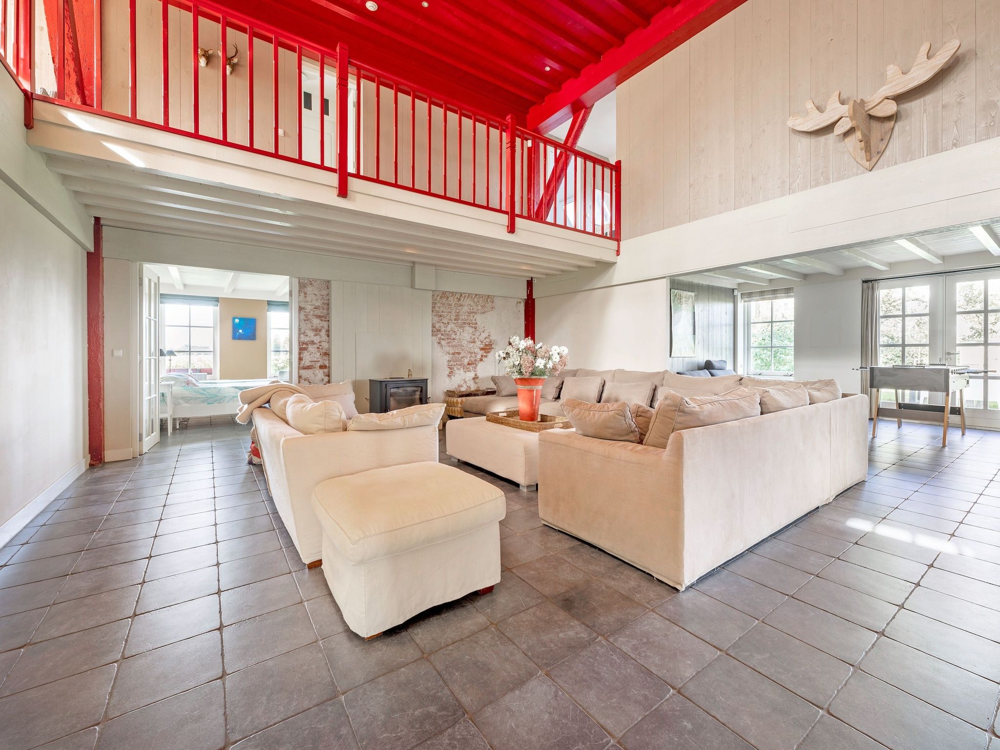 De woonkamer van De Pauwenhof in Heiloo