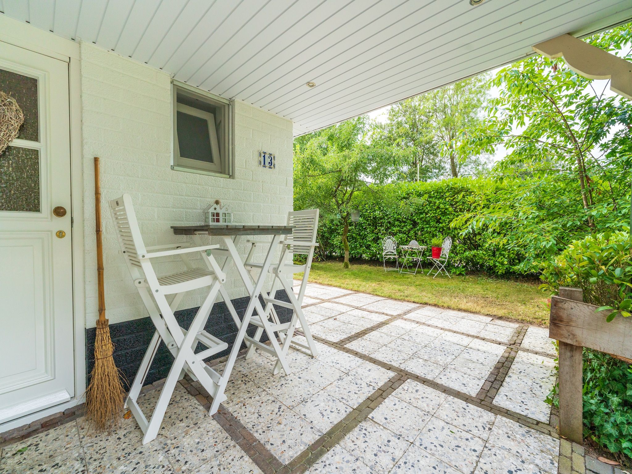 Het terras van 't Huuske Truuske in Reutum