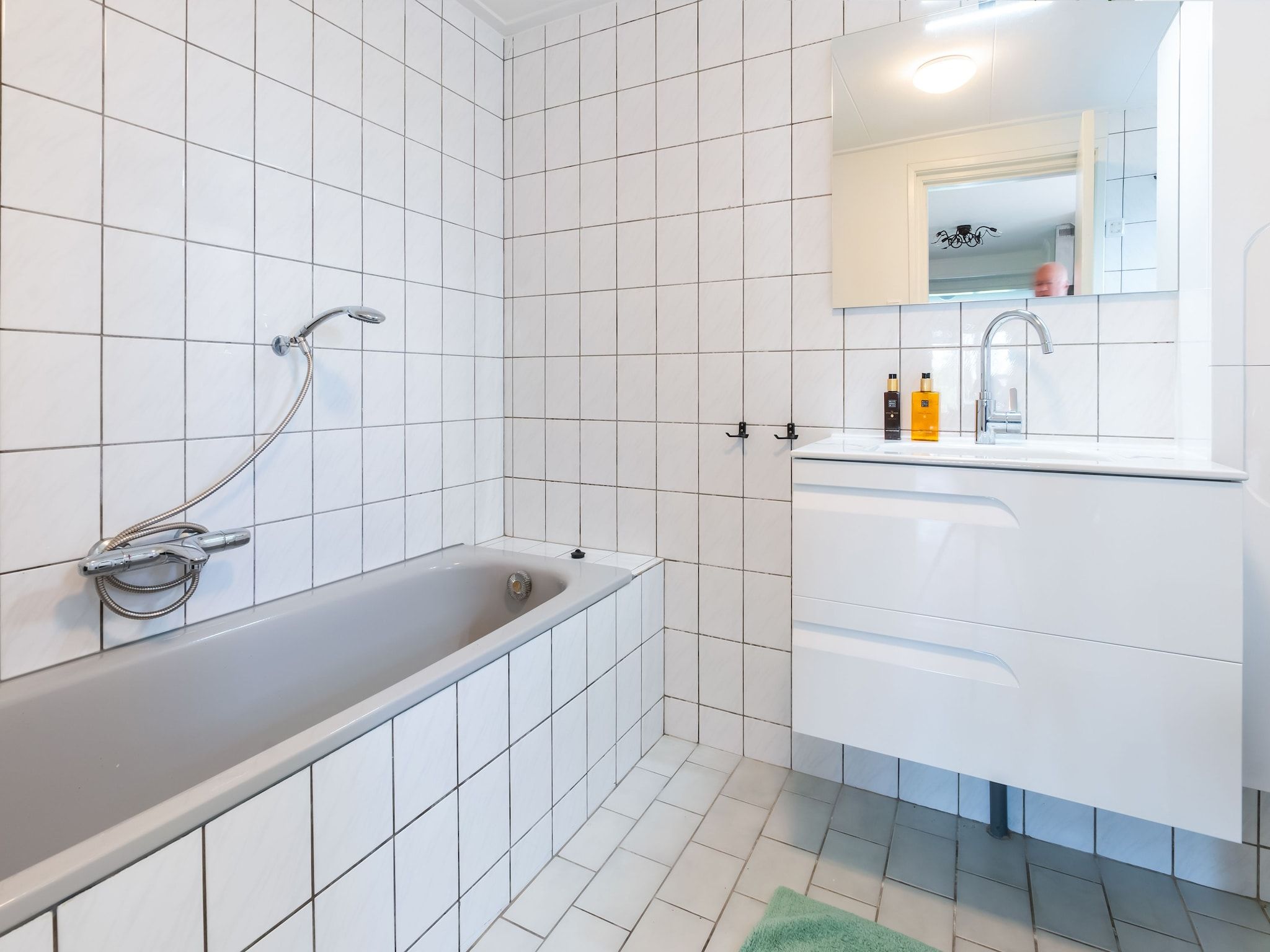 De badkamer van Gezellige Boerderij met chalet in Friesland in Suwald