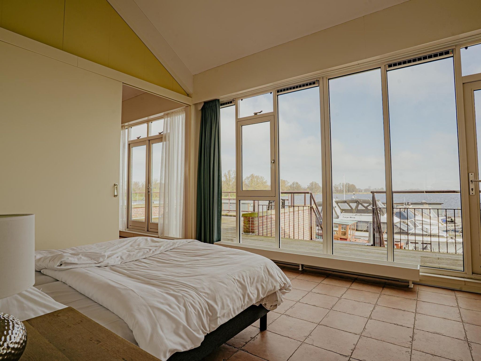 Een slaapkamer van Waterpark de Meerparel 12 in Uitgeest