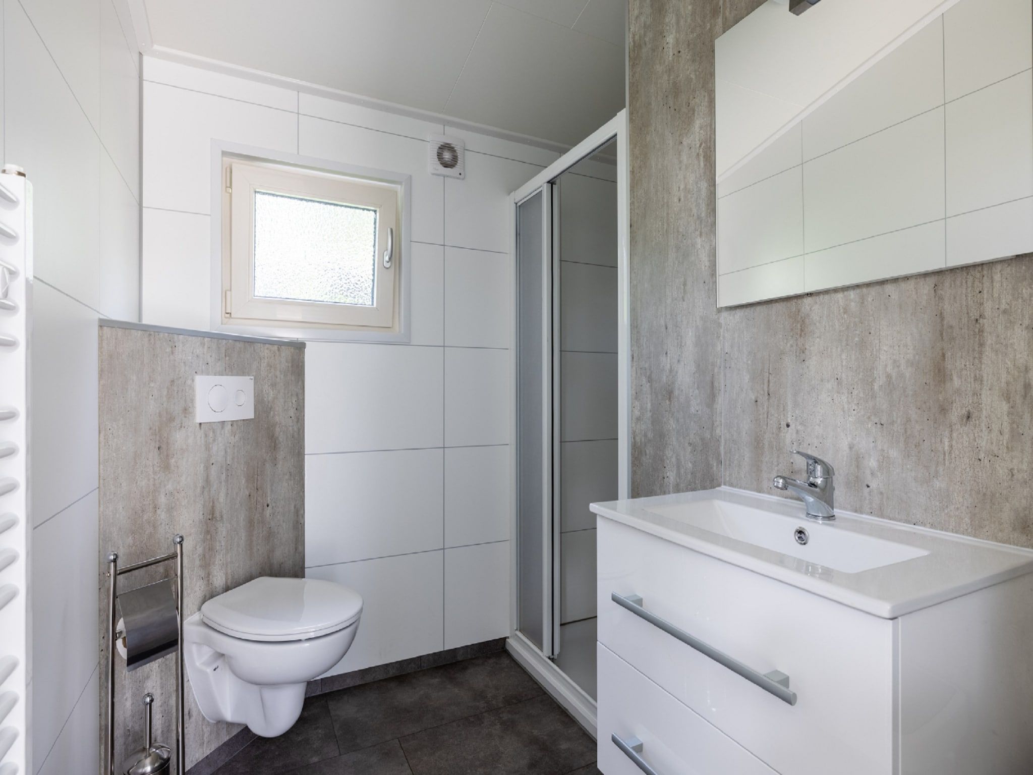 De badkamer van Vakantiepark De Rimboe & De Woeste Hoogte 13 in Hoenderloo