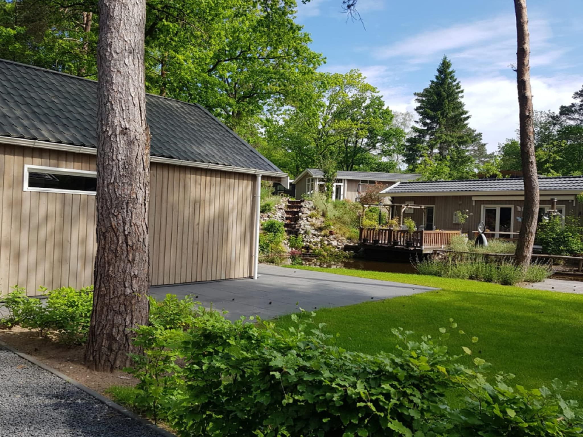 De tuin van Vakantiepark De Rimboe & De Woeste Hoogte 18 in Hoenderloo