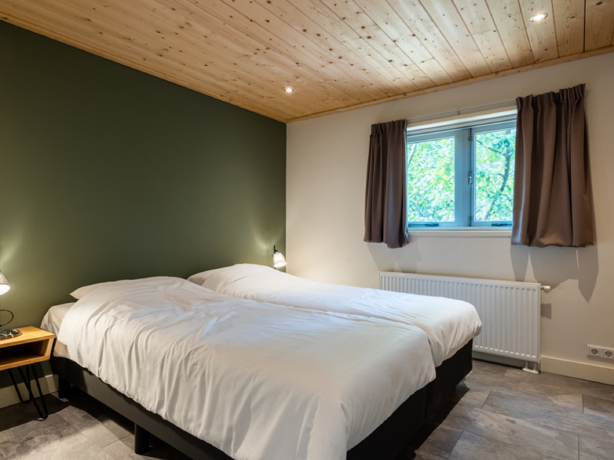 Een slaapkamer van Vakantiepark De Rimboe & De Woeste Hoogte 18 in Hoenderloo