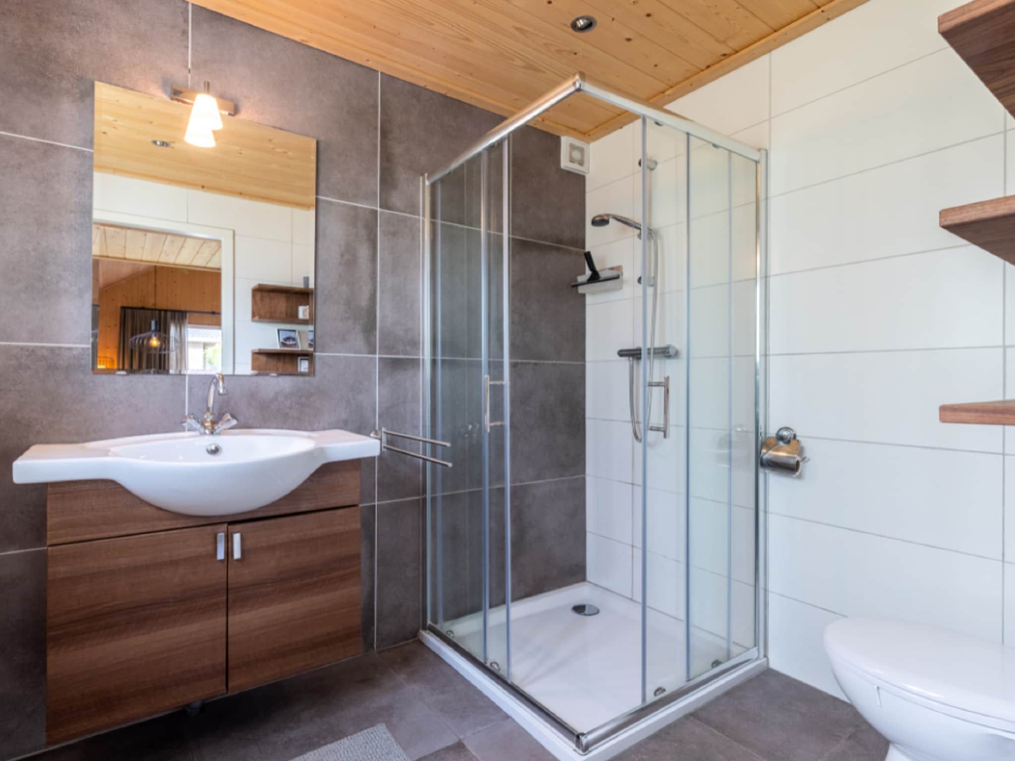 De badkamer van Vakantiepark De Rimboe & De Woeste Hoogte 18 in Hoenderloo