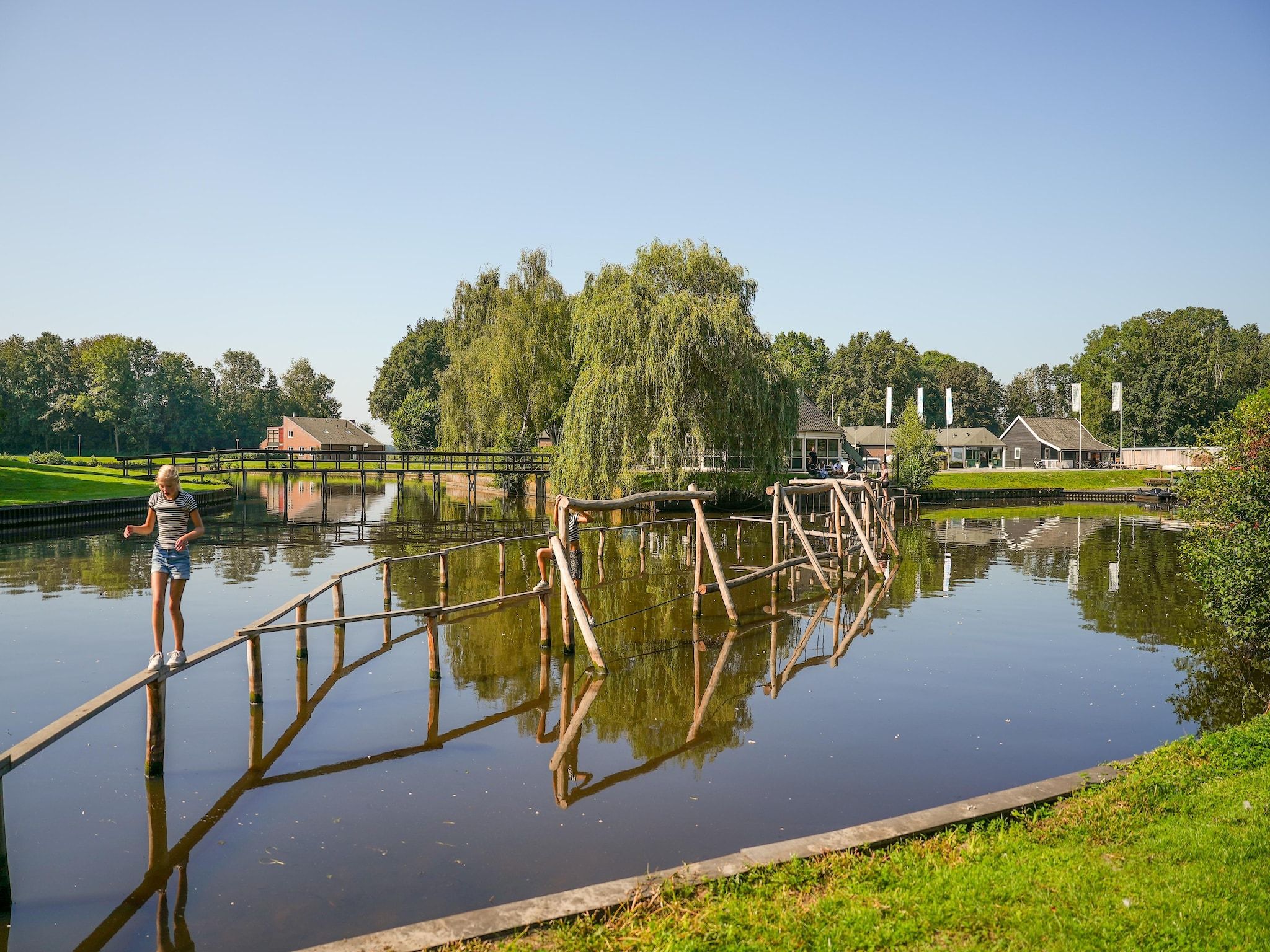 Parkfaciliteiten bij Hunzepark 15 in Gasselternijveen