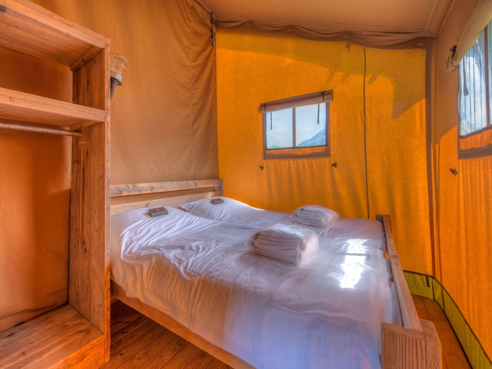 Een slaapkamer van Vakantiepark de Katjeskelder 19 in Oosterhout