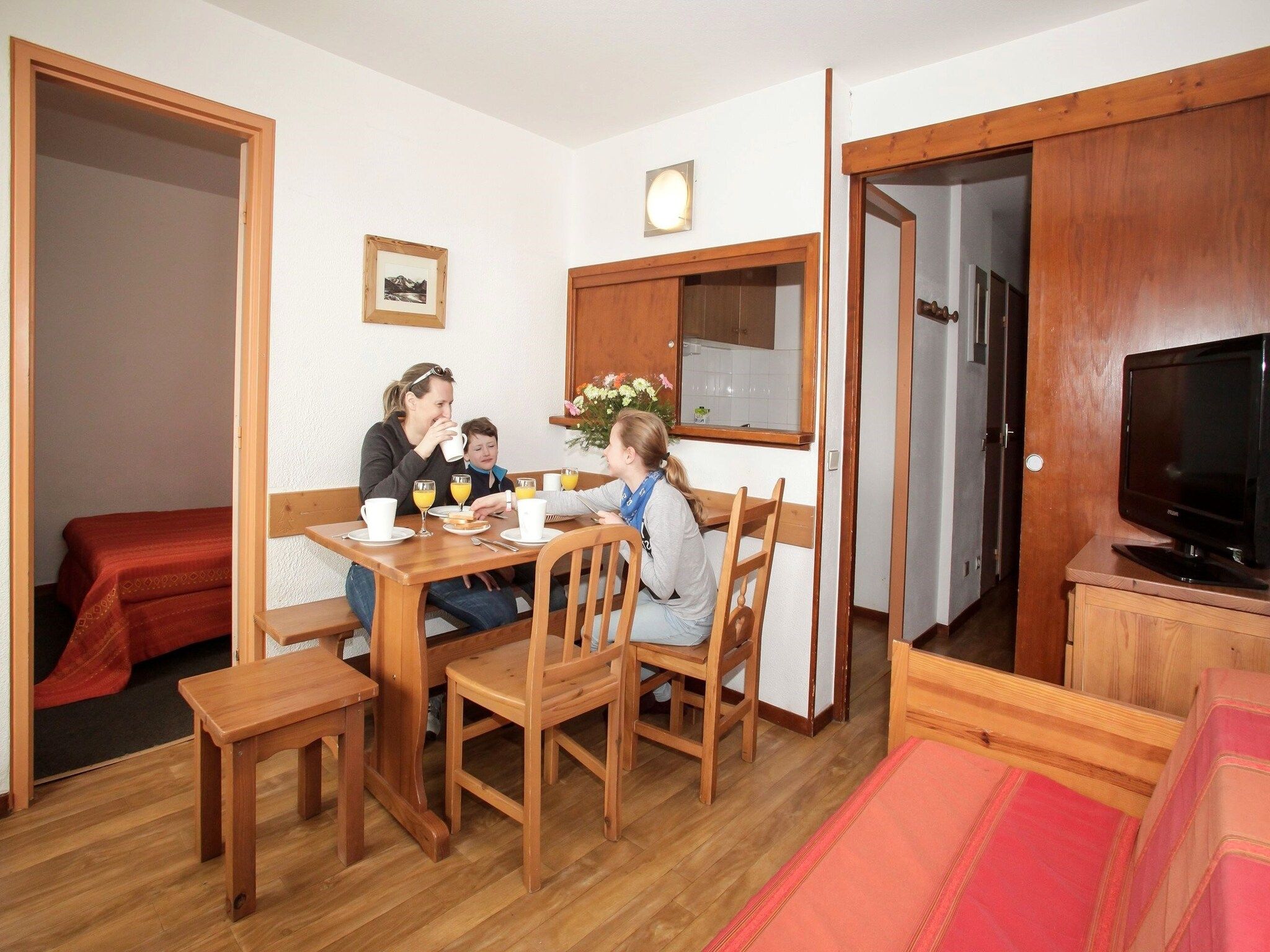 De eetkamer van Vakantiepark Klein Vink 19 in Arcen