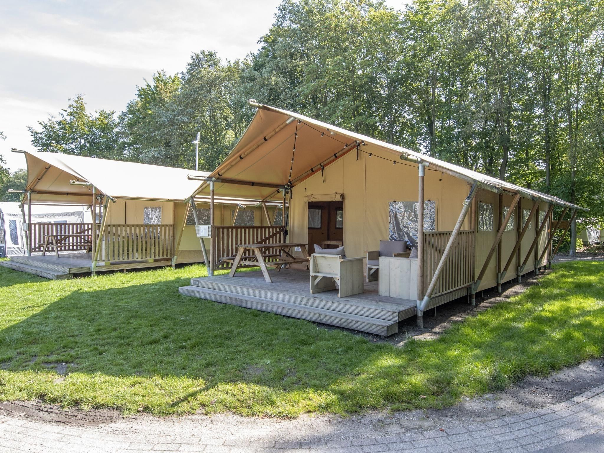 De buitenkant van Vakantiepark Klein Vink 21 in Arcen