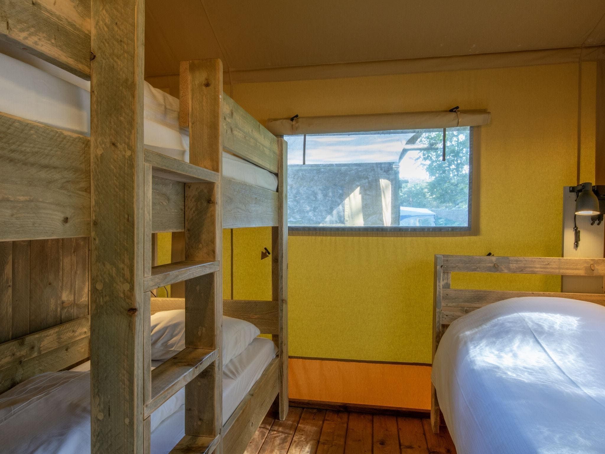 Een slaapkamer van Vakantiepark Klein Vink 21 in Arcen