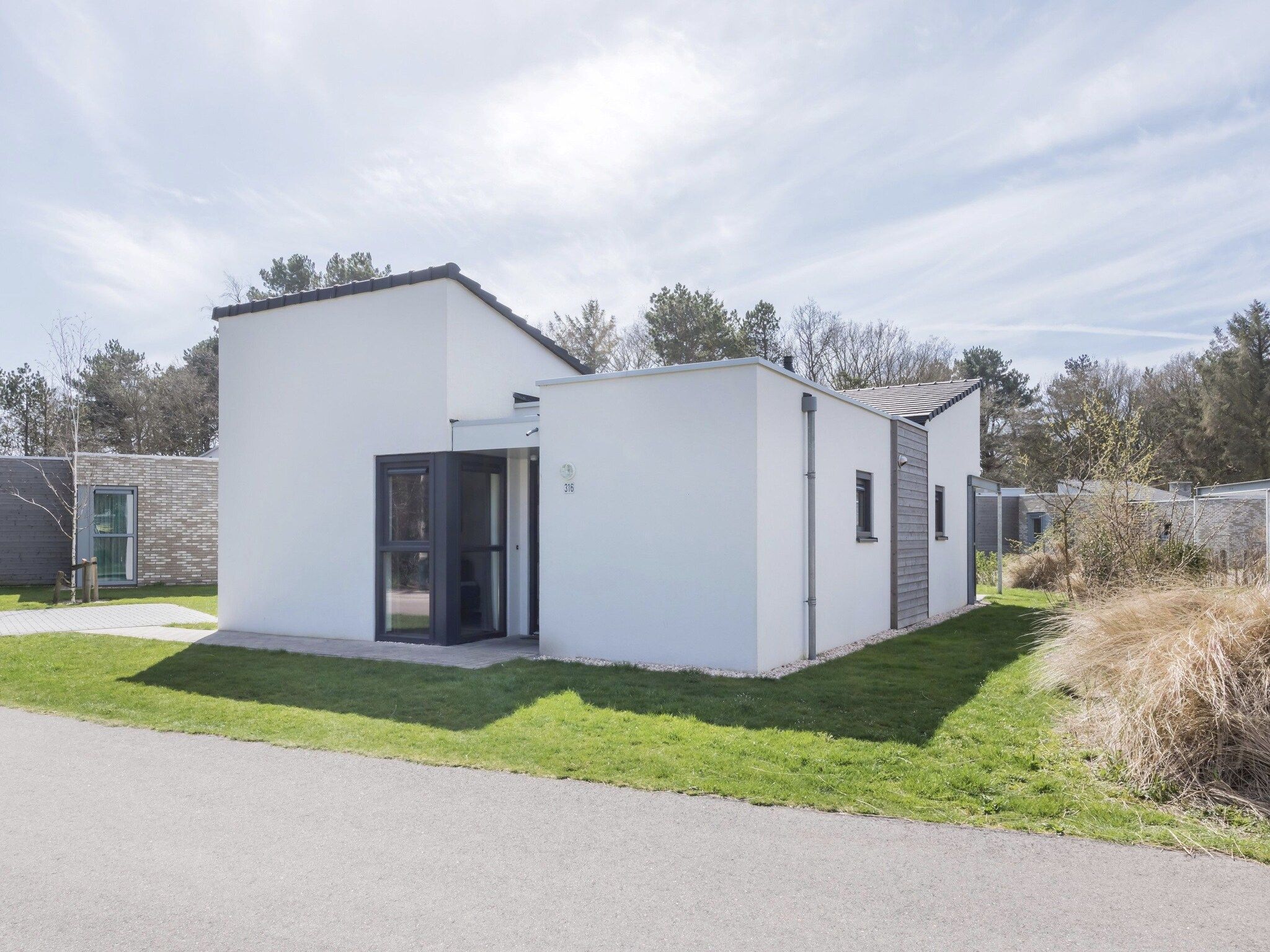 De buitenkant van Kustpark Texel 13 in De Koog