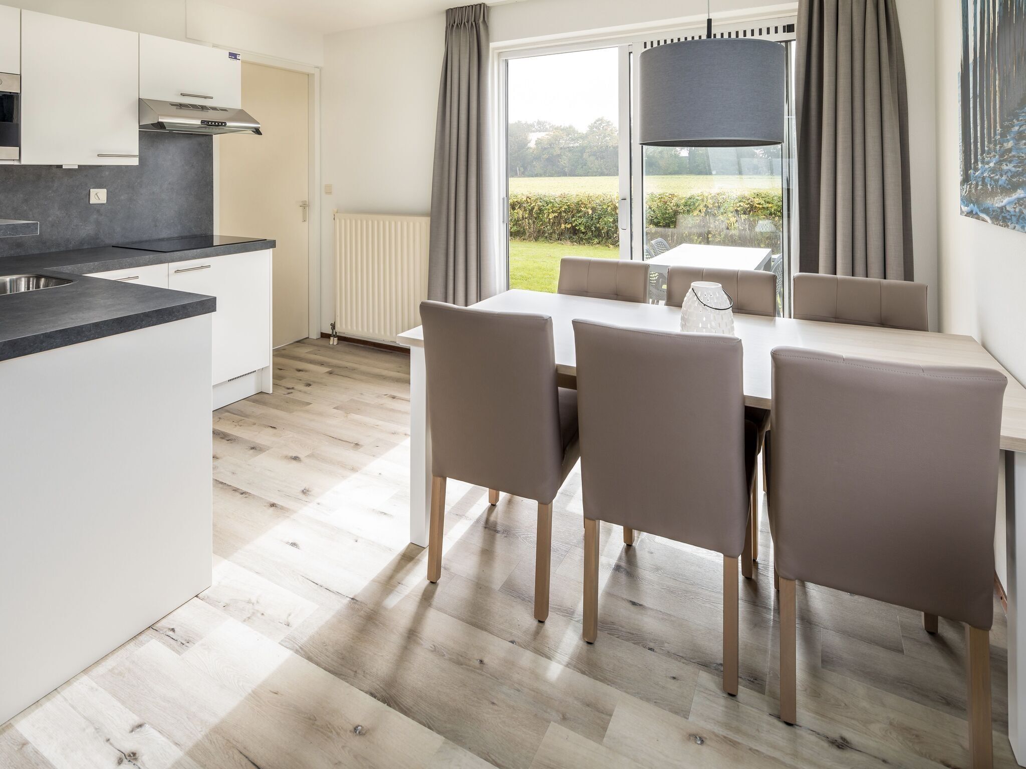 De eetkamer van Vakantiepark Zeeland Village 1 in Scharendijke