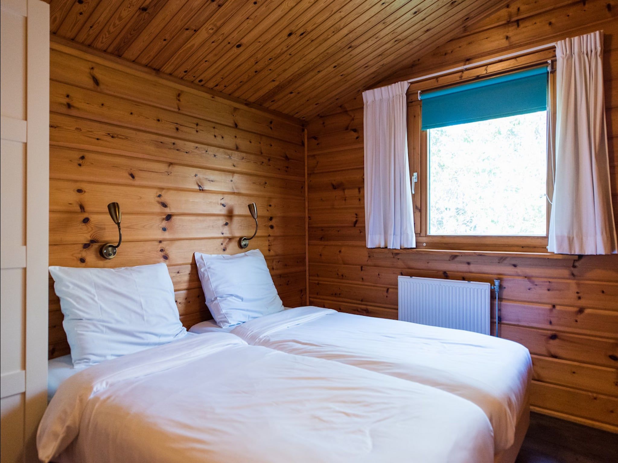 Een slaapkamer van Vakantiepark Boomhiemke 16 in Hollum