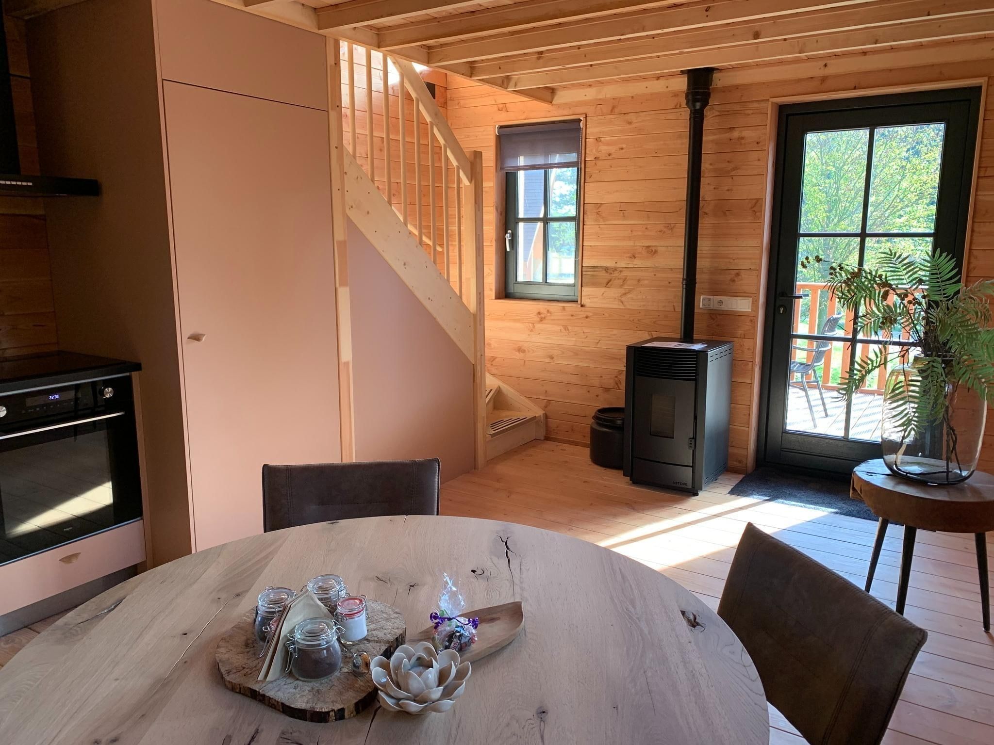 De eetkamer van Vakantiepark Sandberghe 12 in Uden