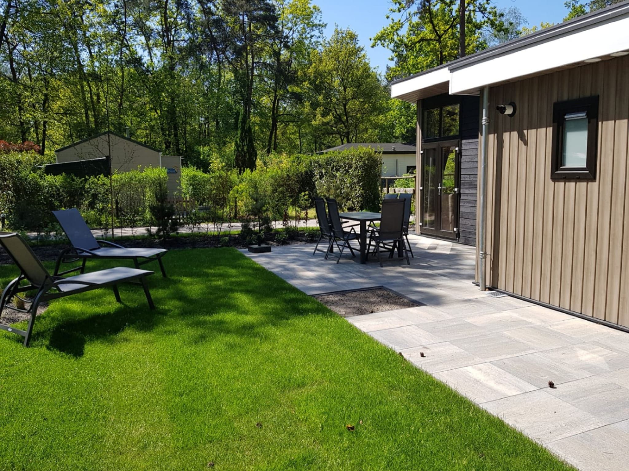 De tuin van Vakantiepark De Rimboe & De Woeste Hoogte 20 in Hoenderloo