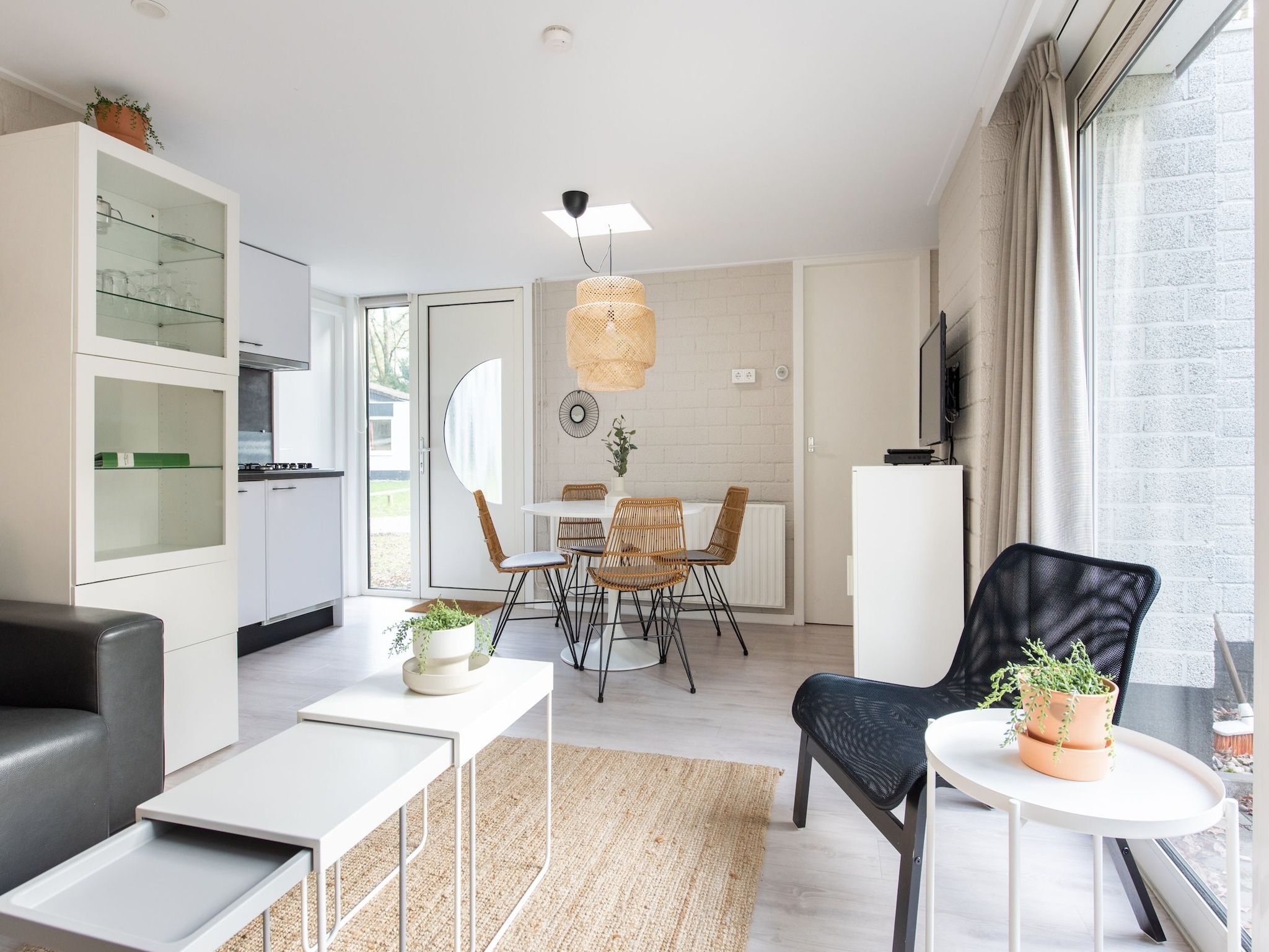 De woonkamer van Vakantiepark de Berkenhorst 10 in Kootwijk