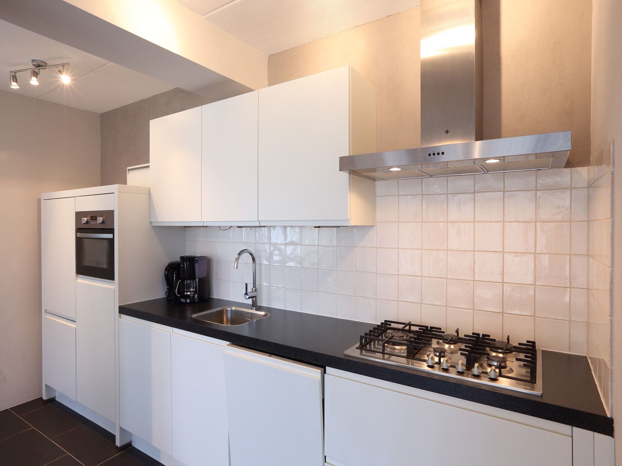 De keuken van Vakantiepark Emslandermeer 13 in Vlagtwedde