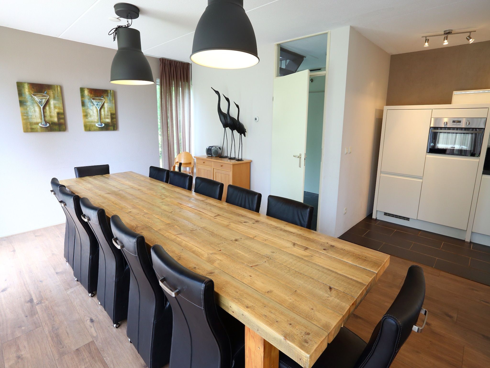 De woonkamer van Vakantiepark Emslandermeer 13 in Vlagtwedde