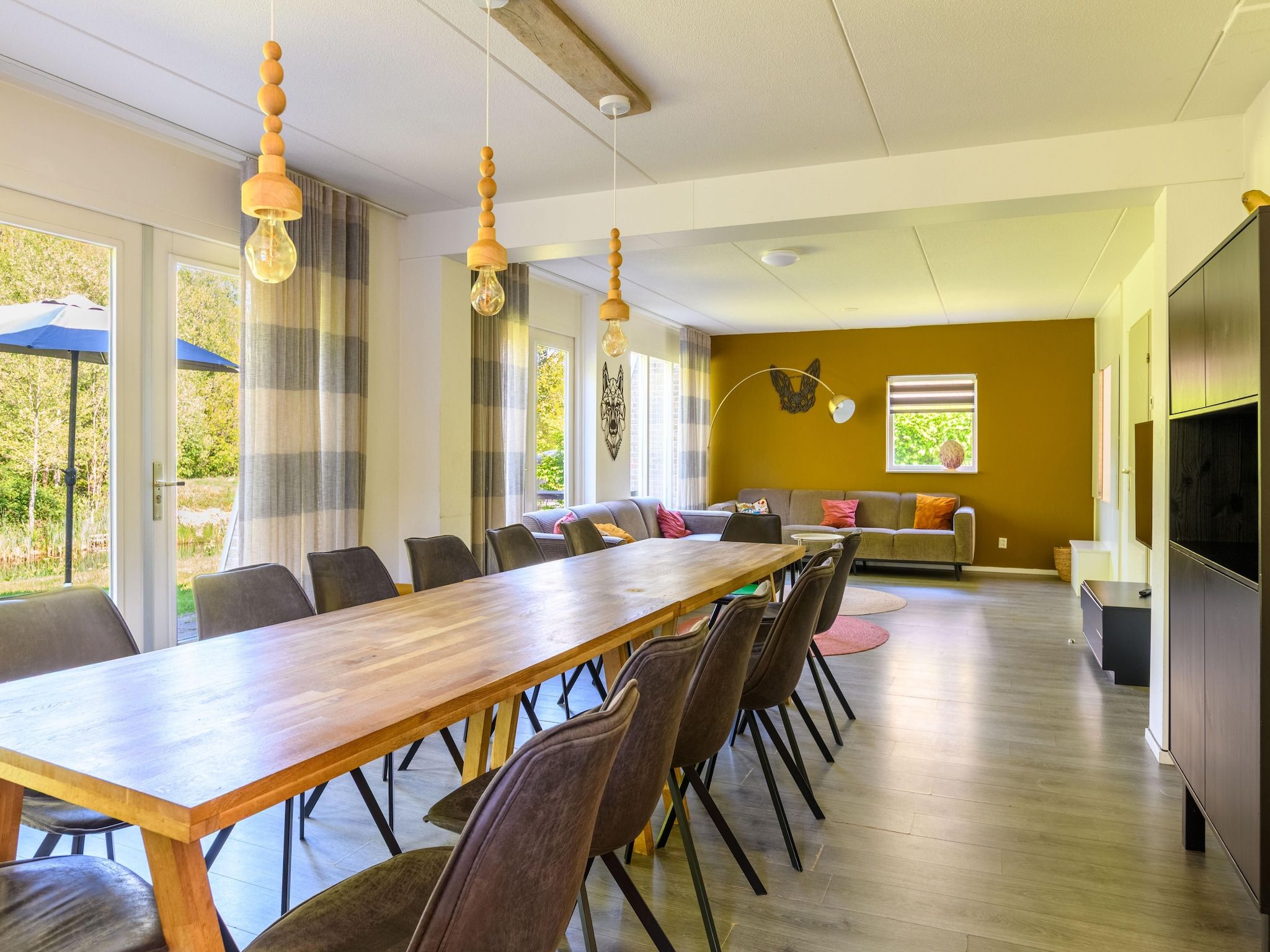 De eetkamer van Vakantiepark Emslandermeer 13 in Vlagtwedde