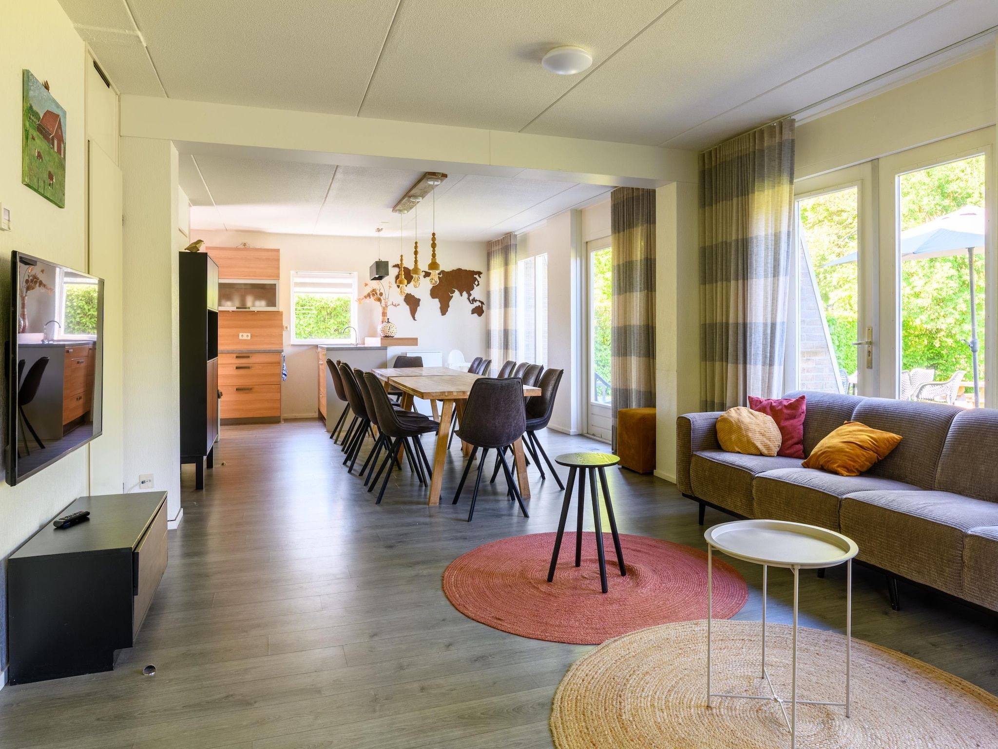 De woonkamer van Vakantiepark Emslandermeer 13 in Vlagtwedde