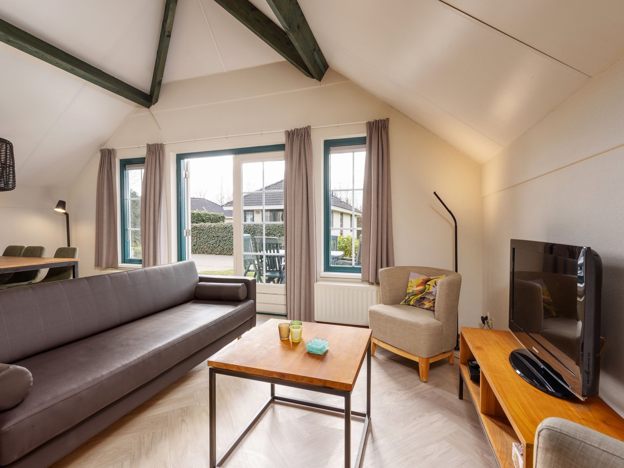 De woonkamer van De Veluwse Hoevegaerde 4 in Putten