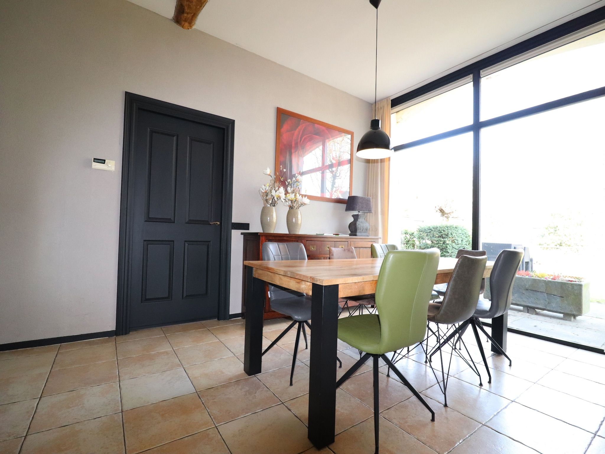 De eetkamer van Woonboerderij Bij Erve Mulder in Dalerveen