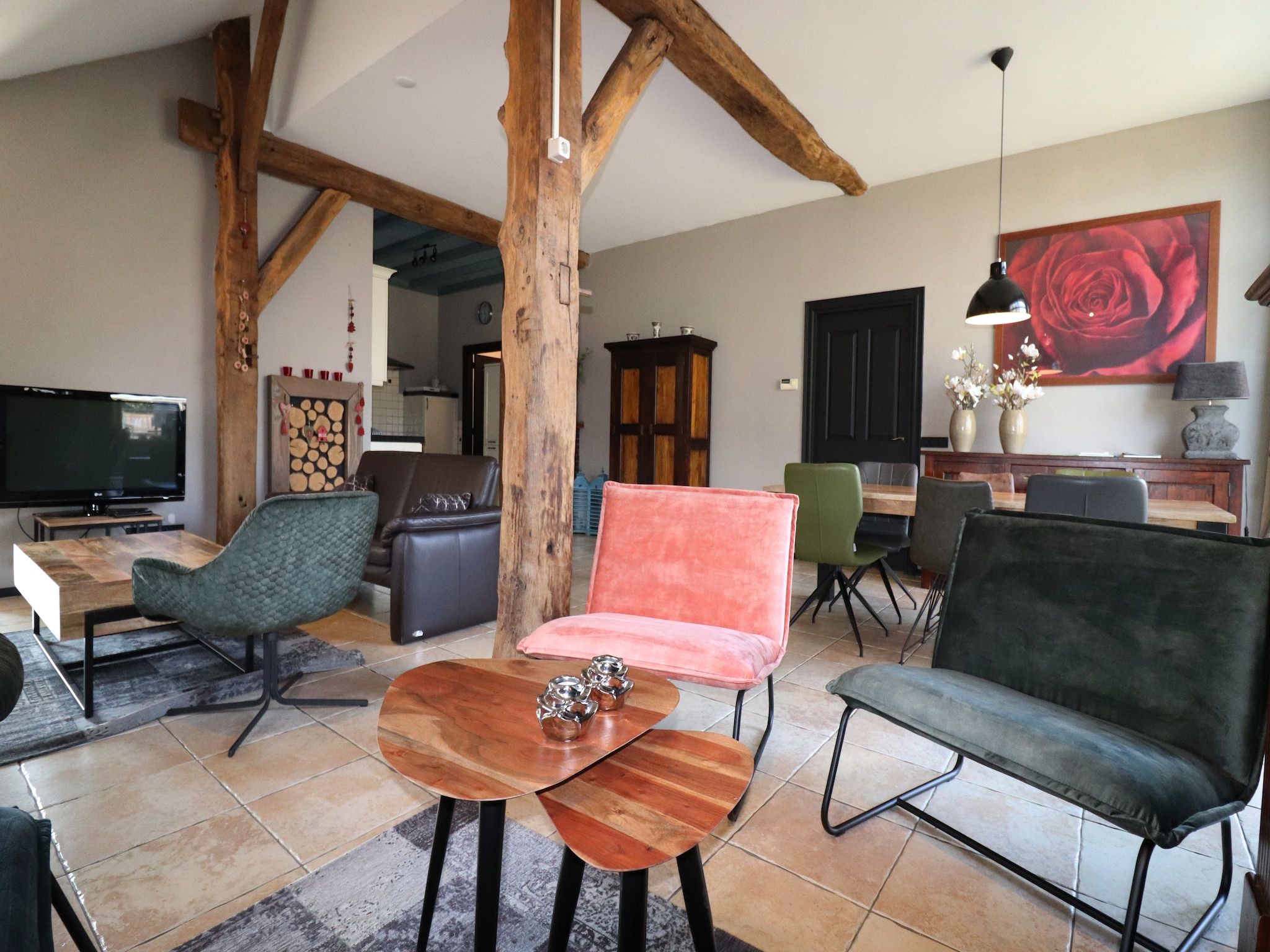 De eetkamer van Woonboerderij Bij Erve Mulder in Dalerveen