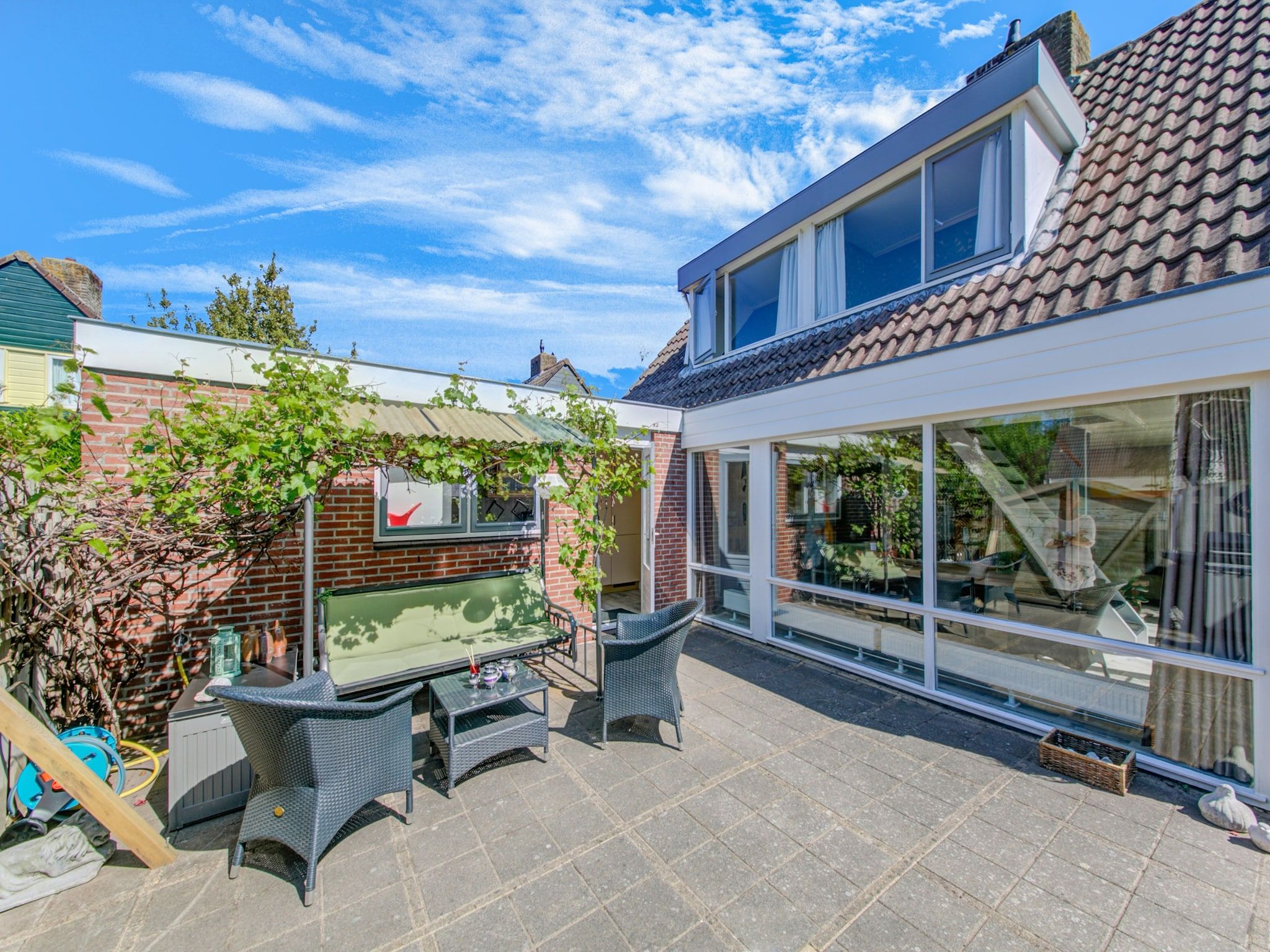 De buitenkant van Casa Mare in Noordwijkerhout