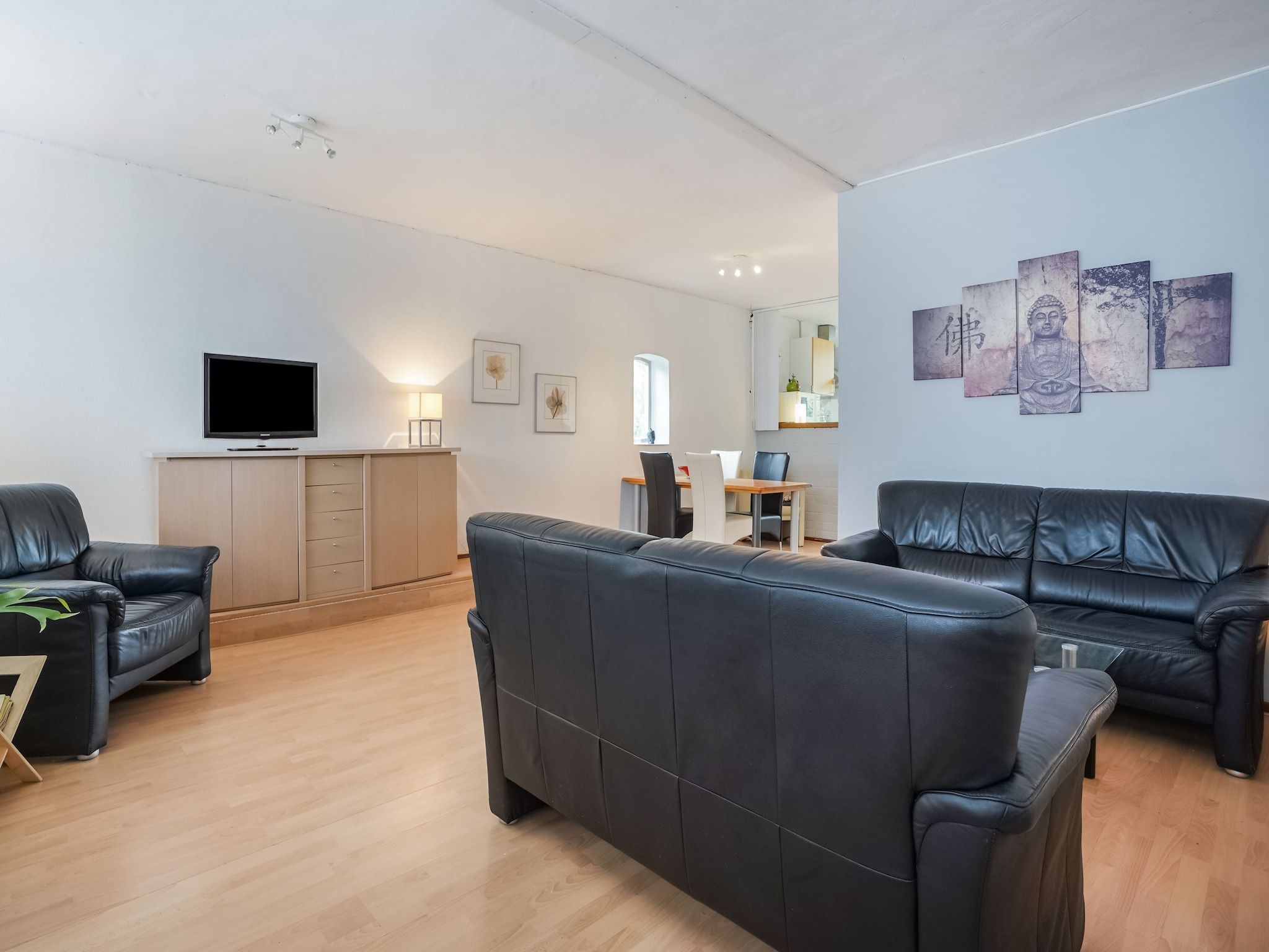 De woonkamer van Casa Acacia in Landgraaf