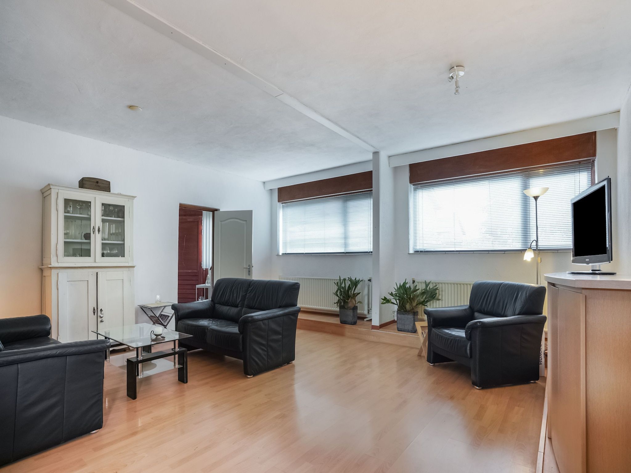 De woonkamer van Casa Acacia in Landgraaf