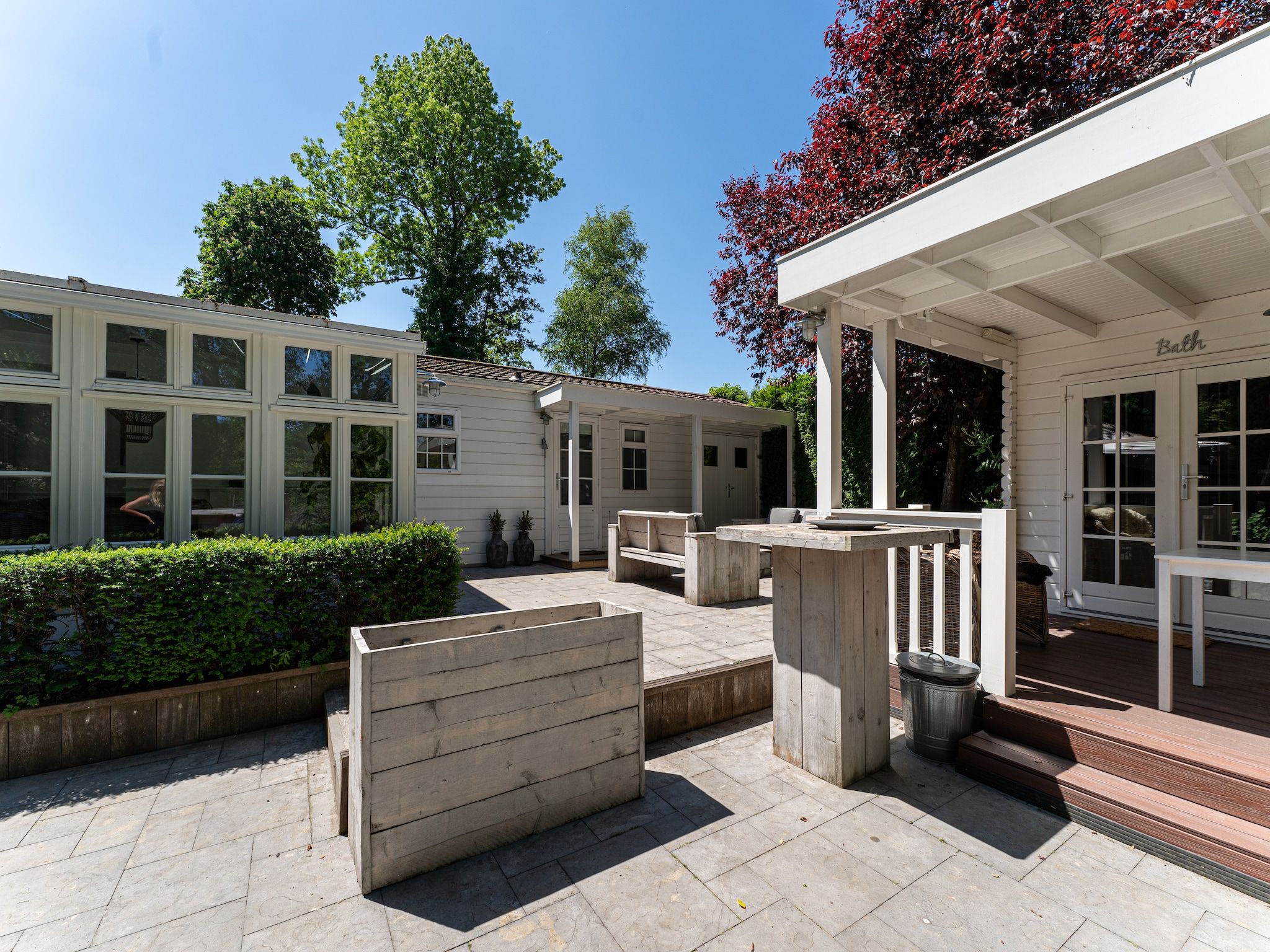 Het terras van Chalet Kieftveen 2-4pax nr 571 met Jacuzzi in Voorthuizen