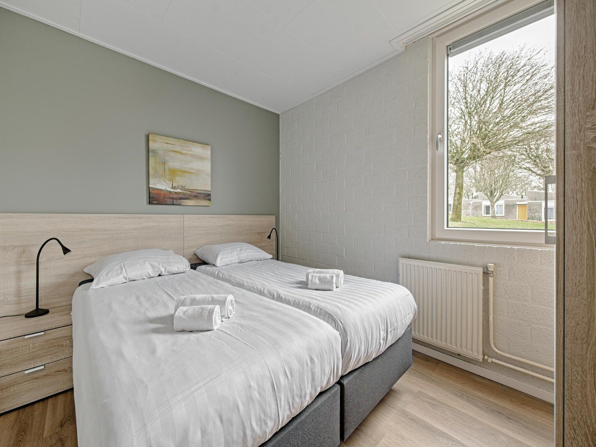 Een slaapkamer van Bungalowpark Schin op Geul 15 in Walem