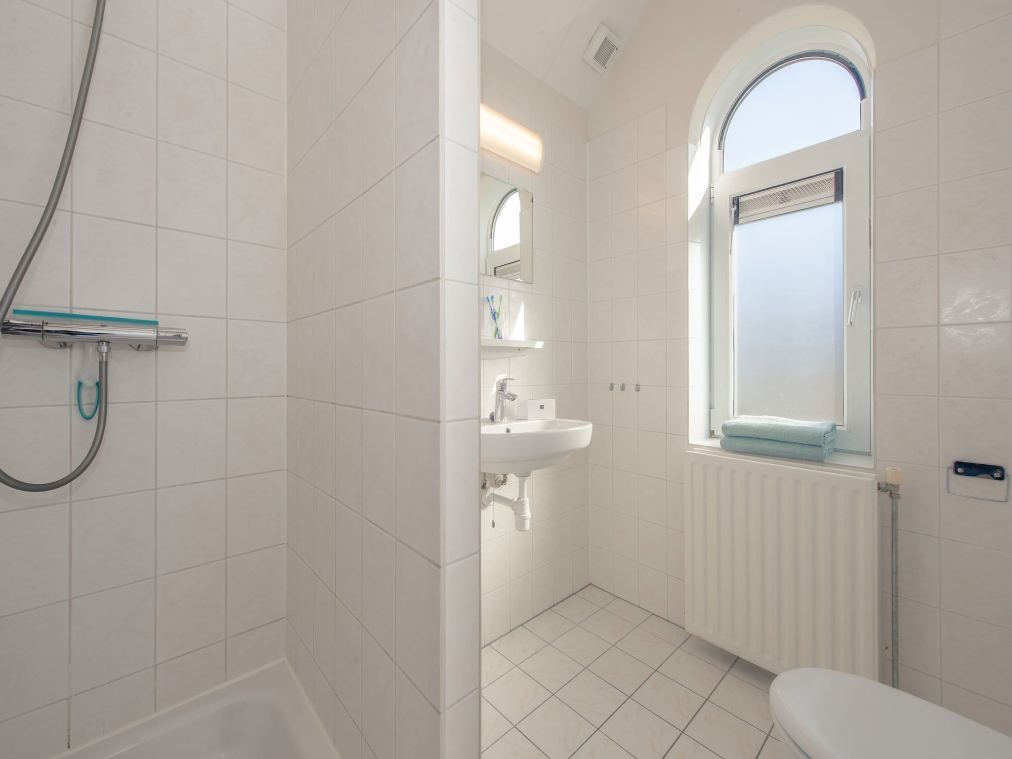 De badkamer van Noordzee Résidence De Banjaard 18 in Kamperland