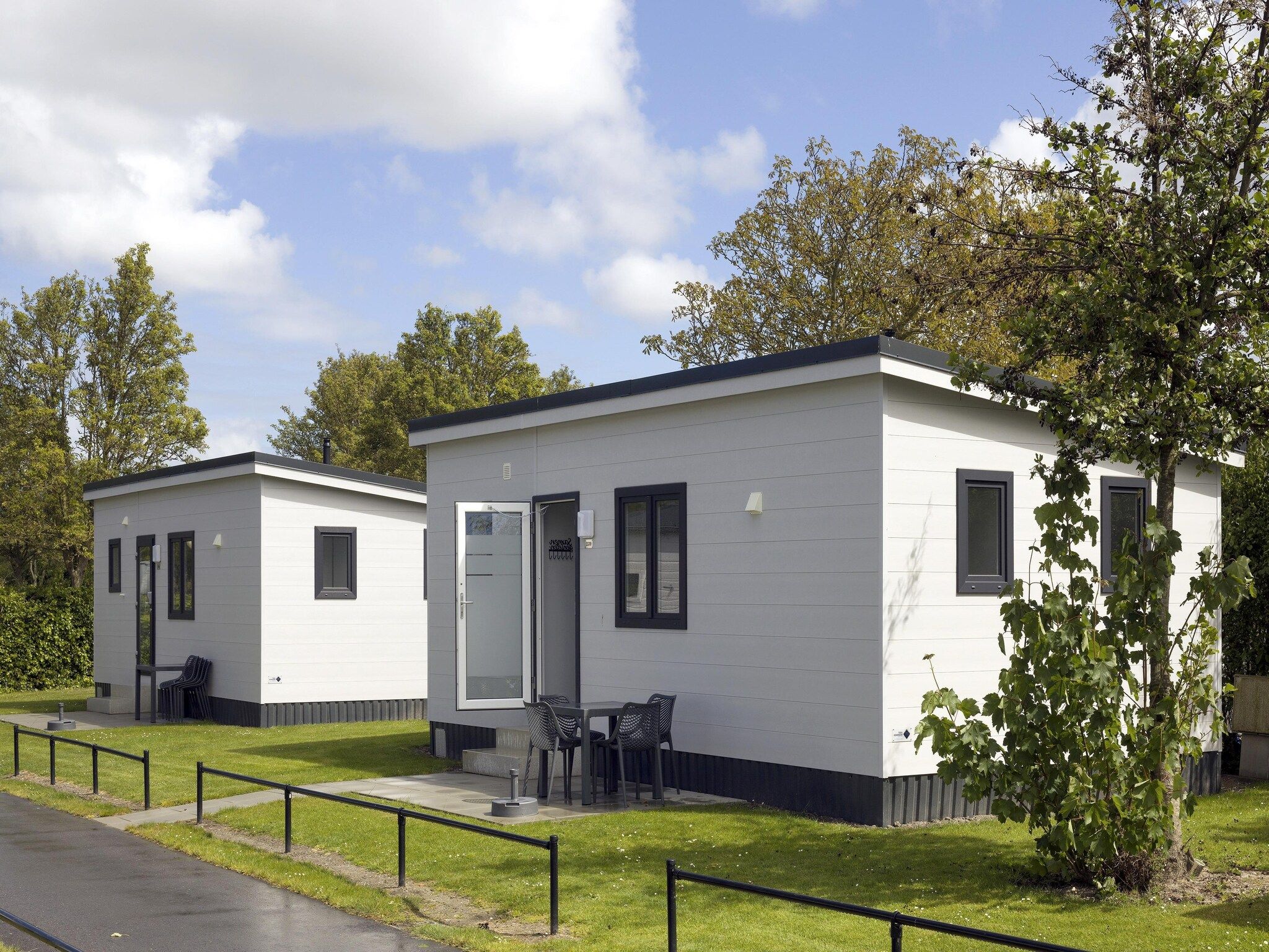 De buitenkant van Vakantiepark Beach Resort 22 in Kamperland