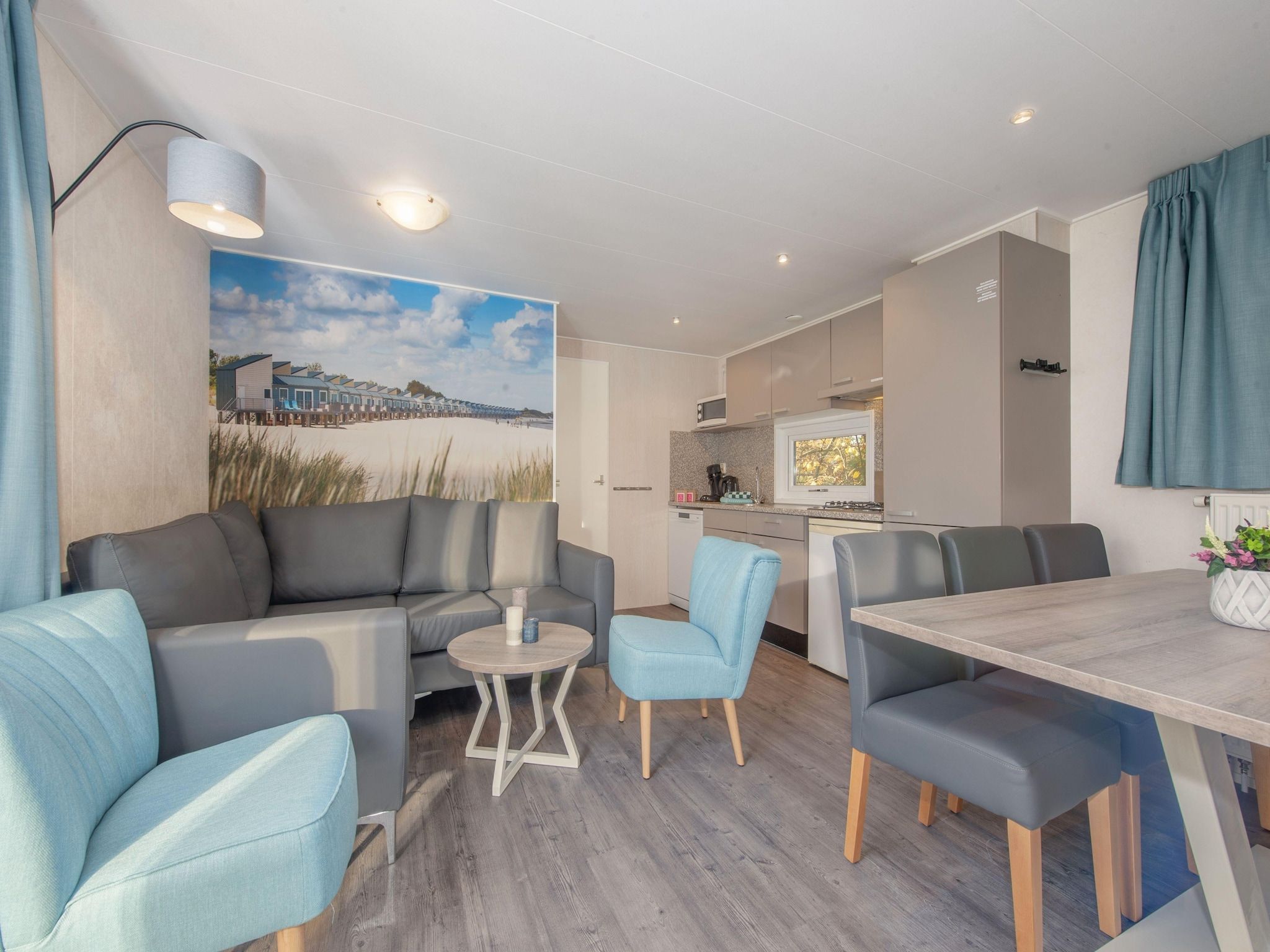 De woonkamer van Vakantiepark Beach Resort 23 in Kamperland