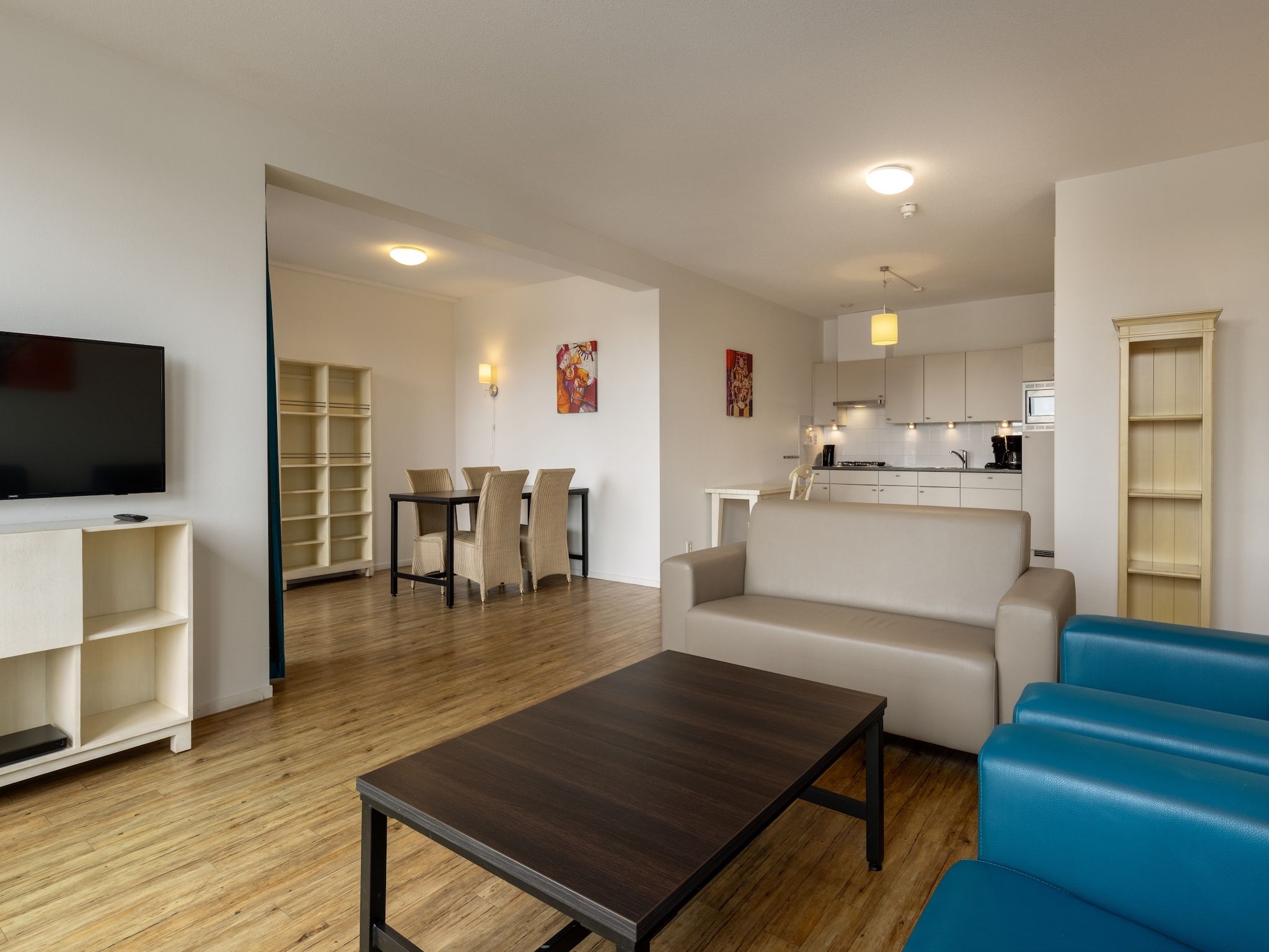 De woonkamer van Nautisch Centrum Scheveningen 4 in Den Haag