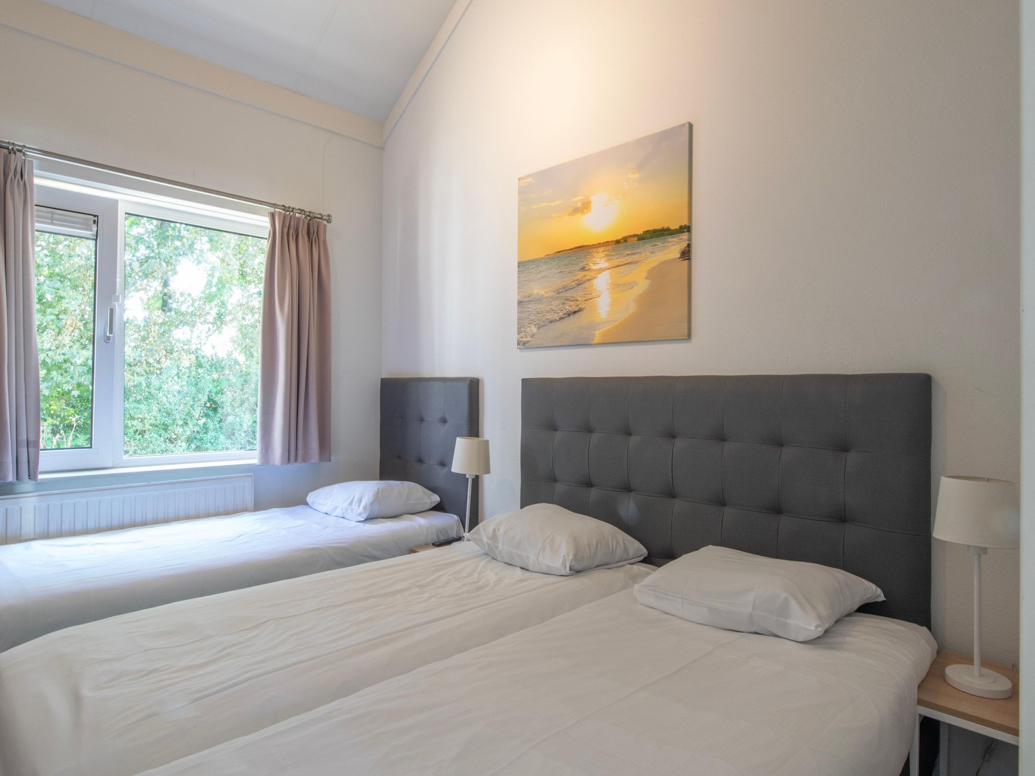 Een slaapkamer van Vakantiepark Hof Domburg 25 in Domburg
