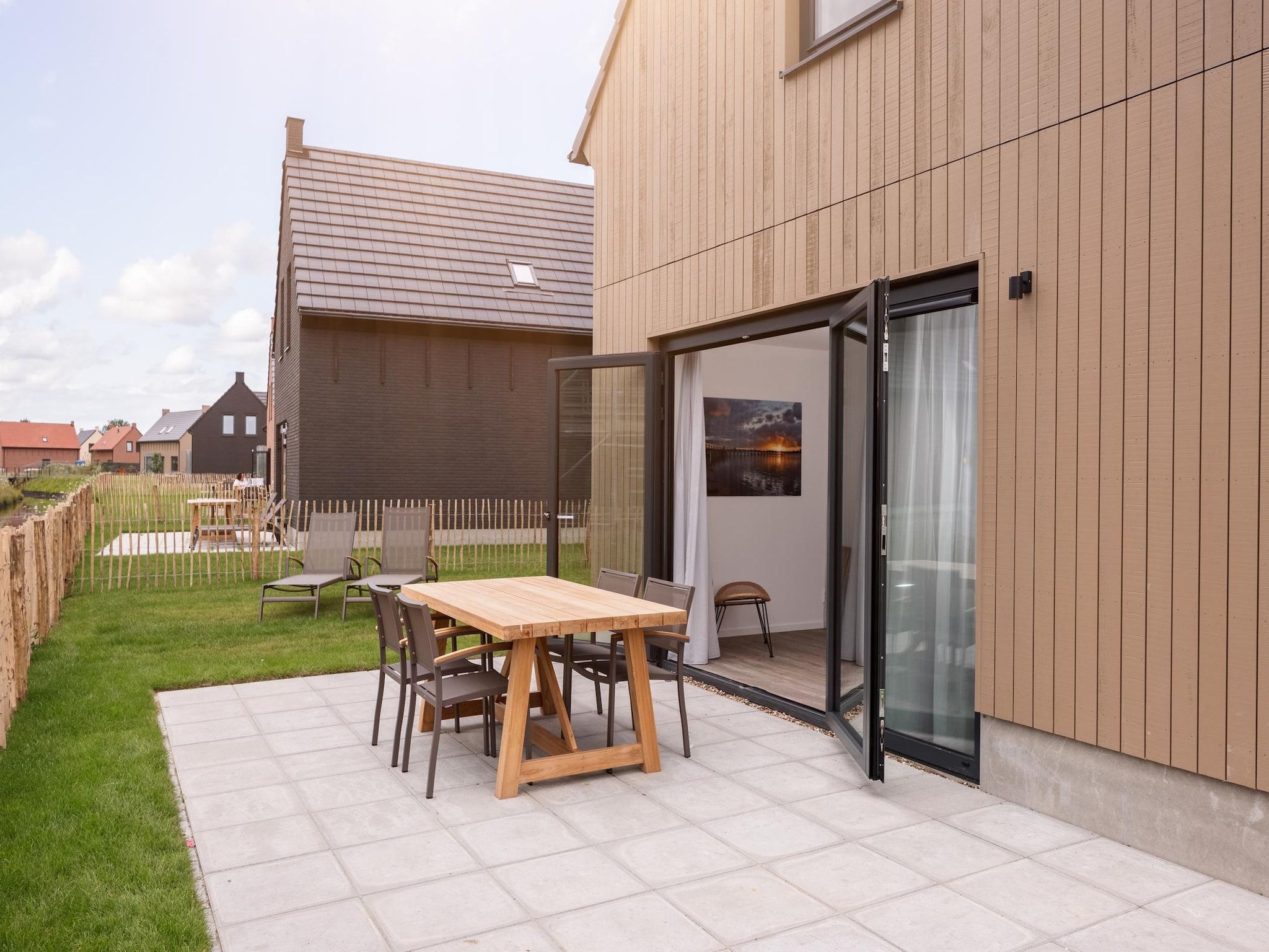 Het terras van Park Veerse Kreek 4 in Wolphaartsdijk