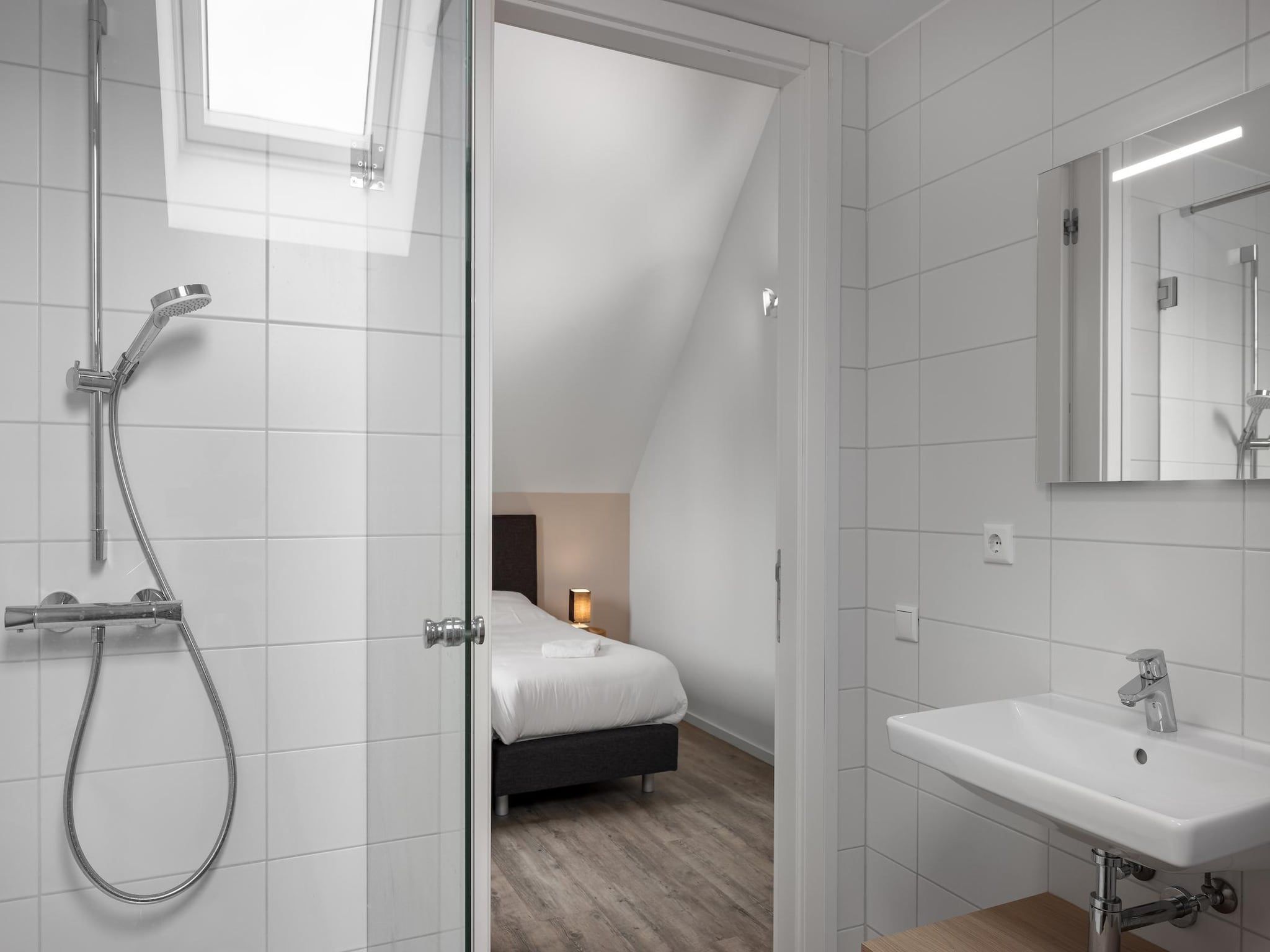 De badkamer van Park Veerse Kreek 6 in Wolphaartsdijk