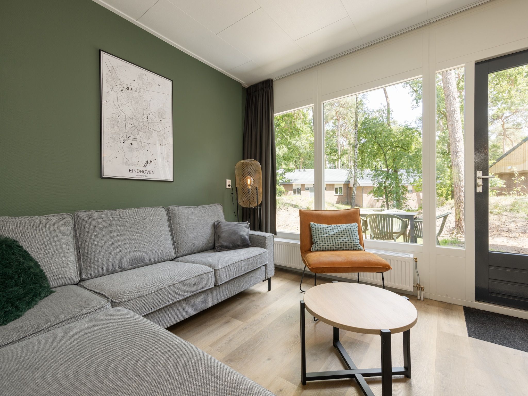 De woonkamer van Park De Peel 5 in Vlierden