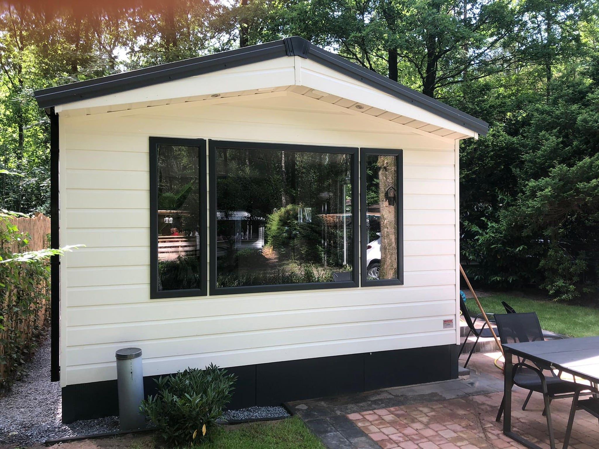 De tuin van Chalet in Vledder in Vledder