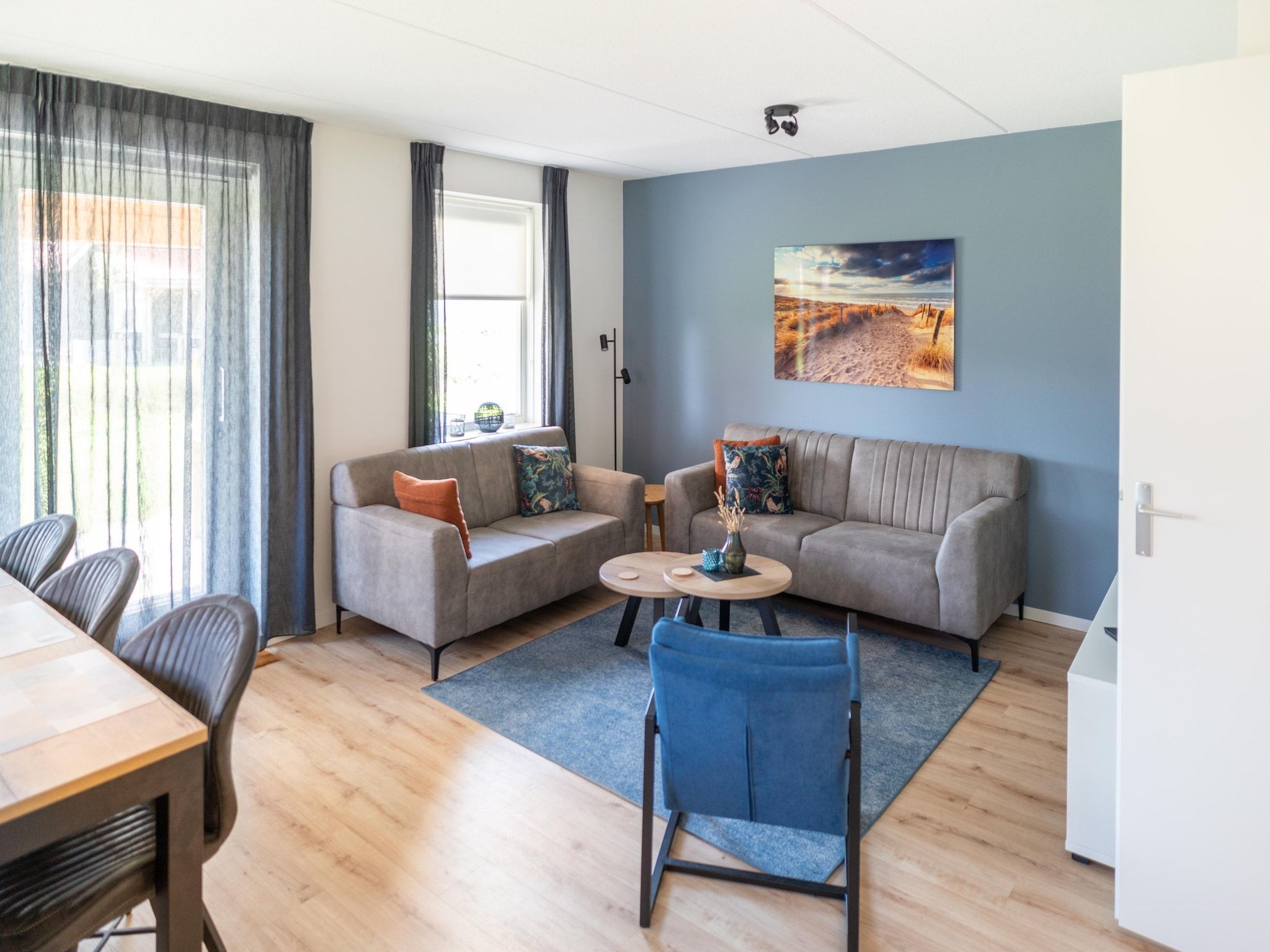 De woonkamer van De Kievit Huis Nr 36 in Scherpenisse