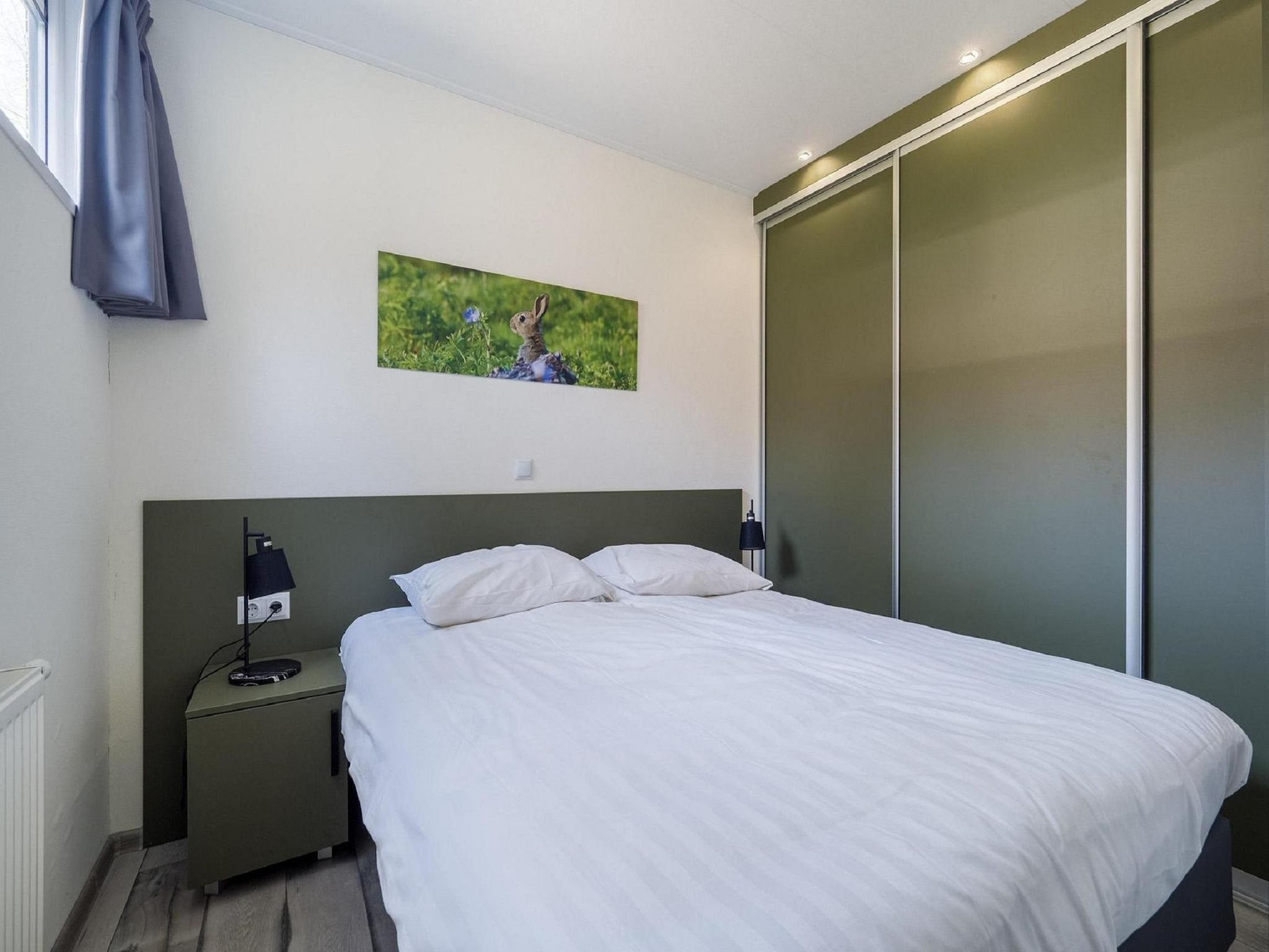 Een slaapkamer van Vakantiepark De Rimboe & De Woeste Hoogte 24 in Hoenderloo