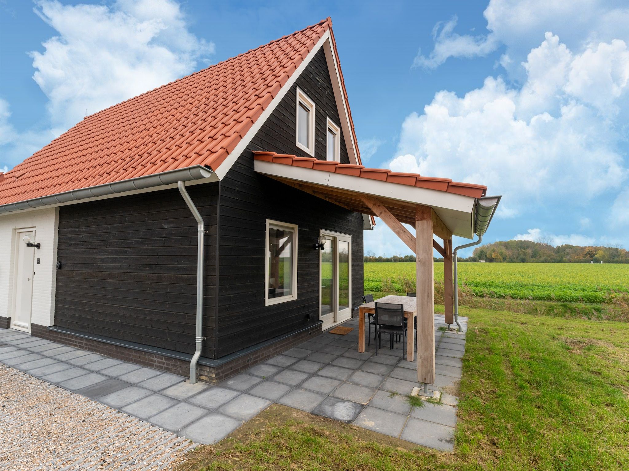 De buitenkant van De Kokmeeuw Huis Nr 11 in Scherpenisse