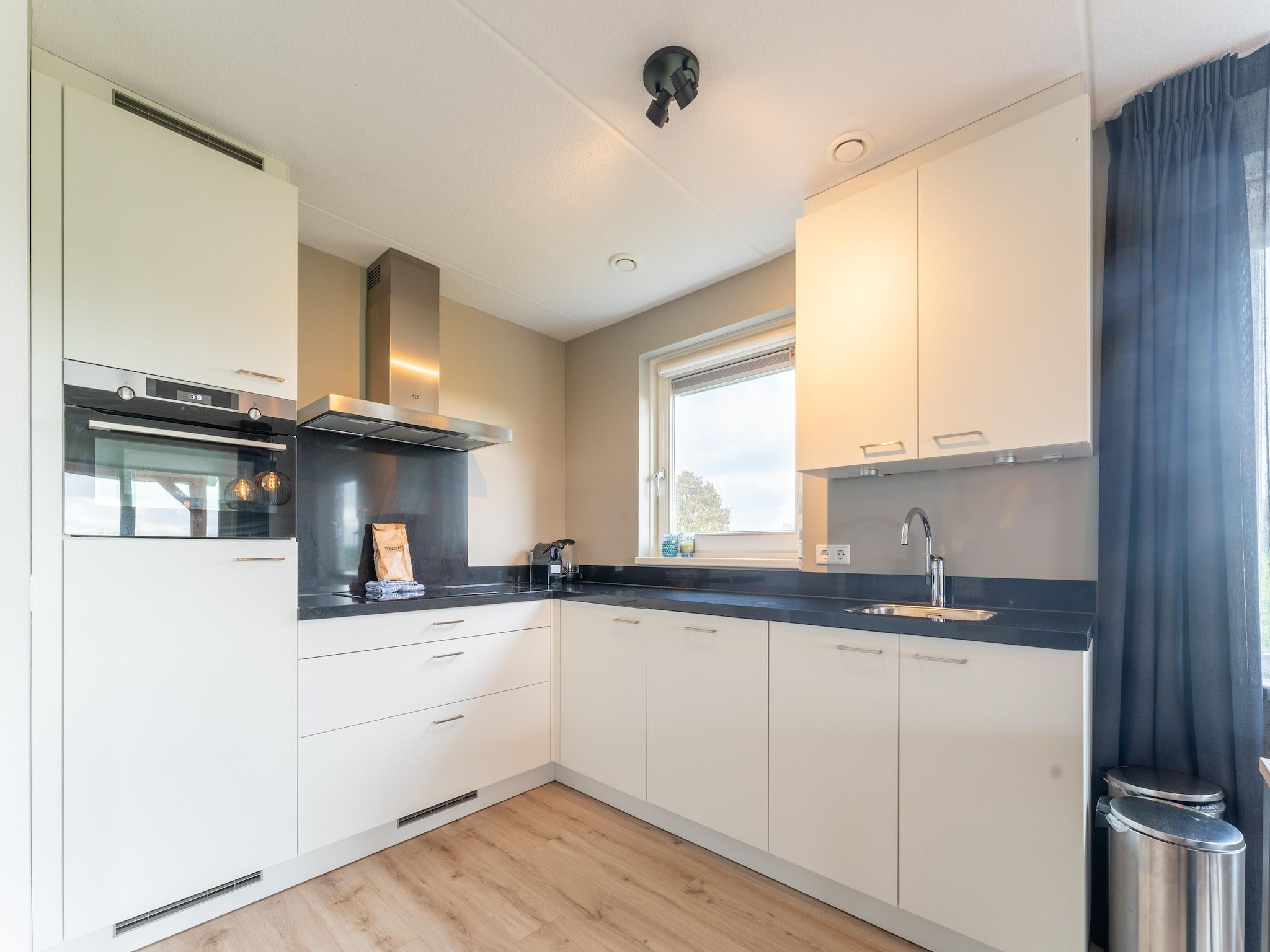 De keuken van De Kokmeeuw Huis Nr 11 in Scherpenisse