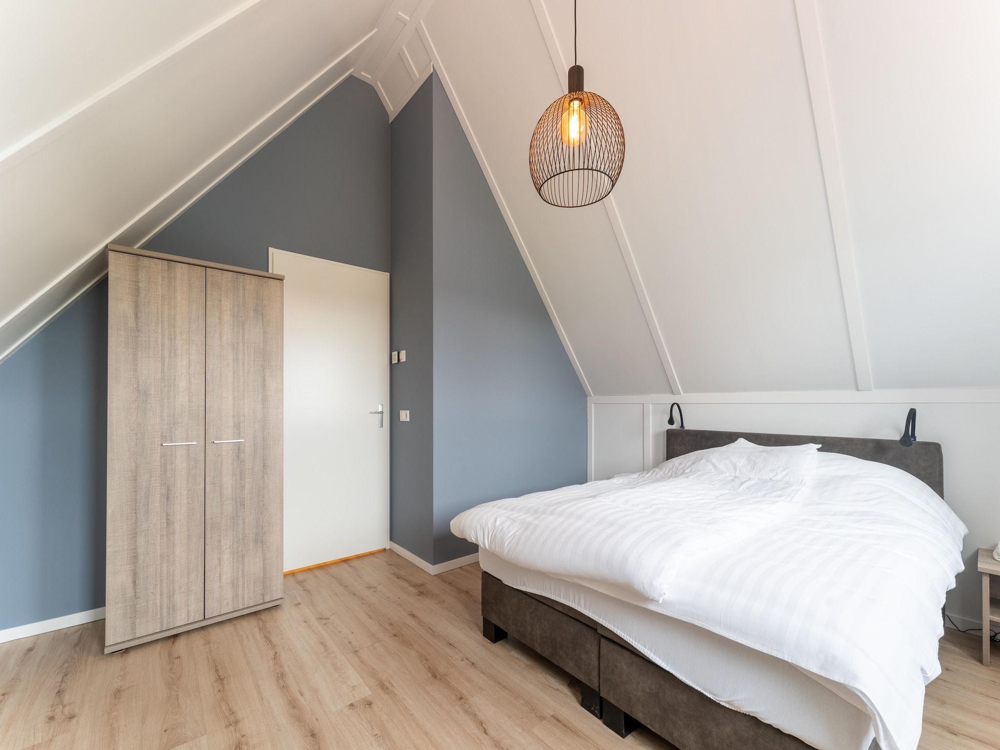 Een slaapkamer van De Kokmeeuw Huis Nr 11 in Scherpenisse