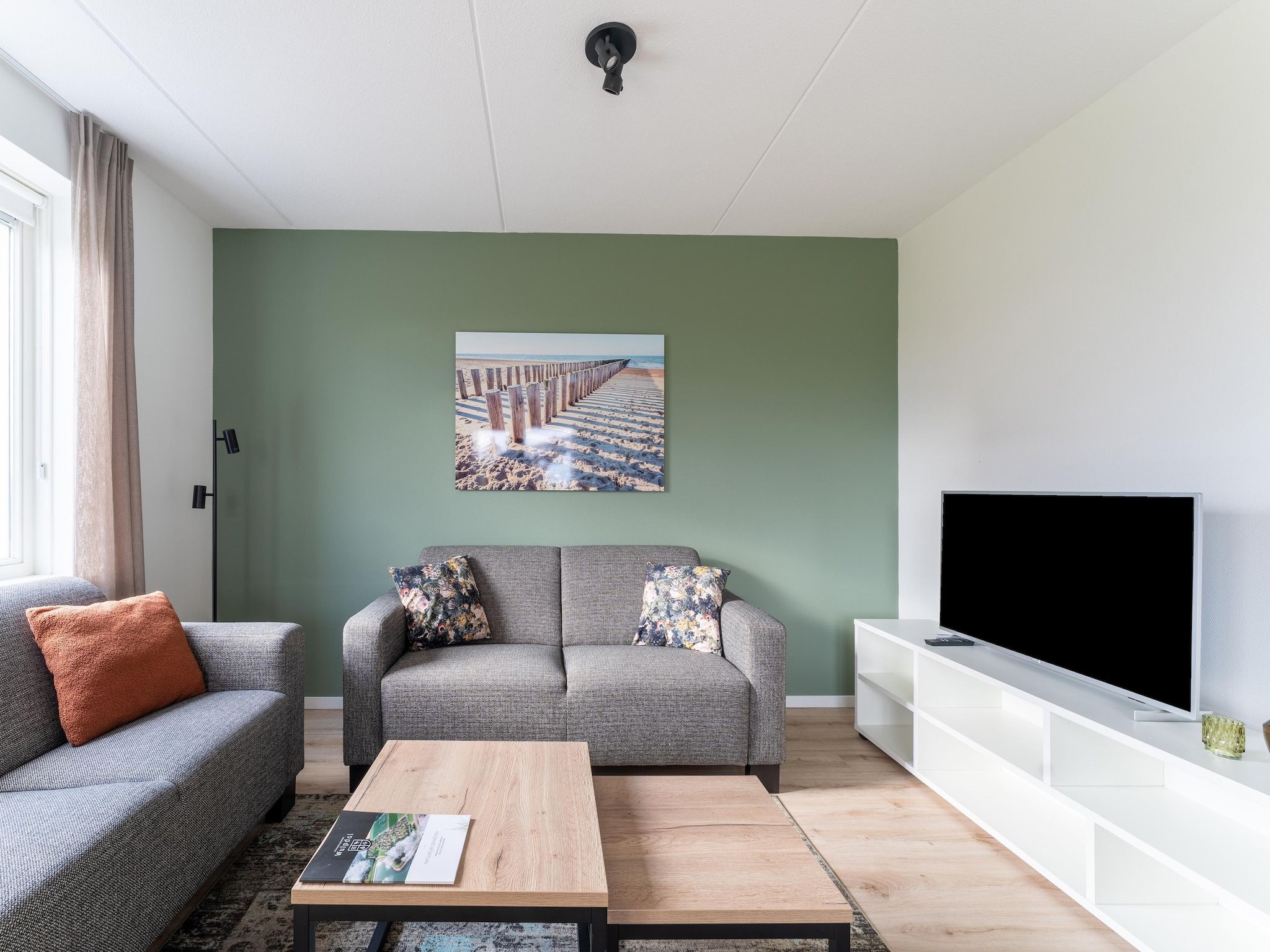 De woonkamer van De Lepelaar Huis Nr 13 in Scherpenisse