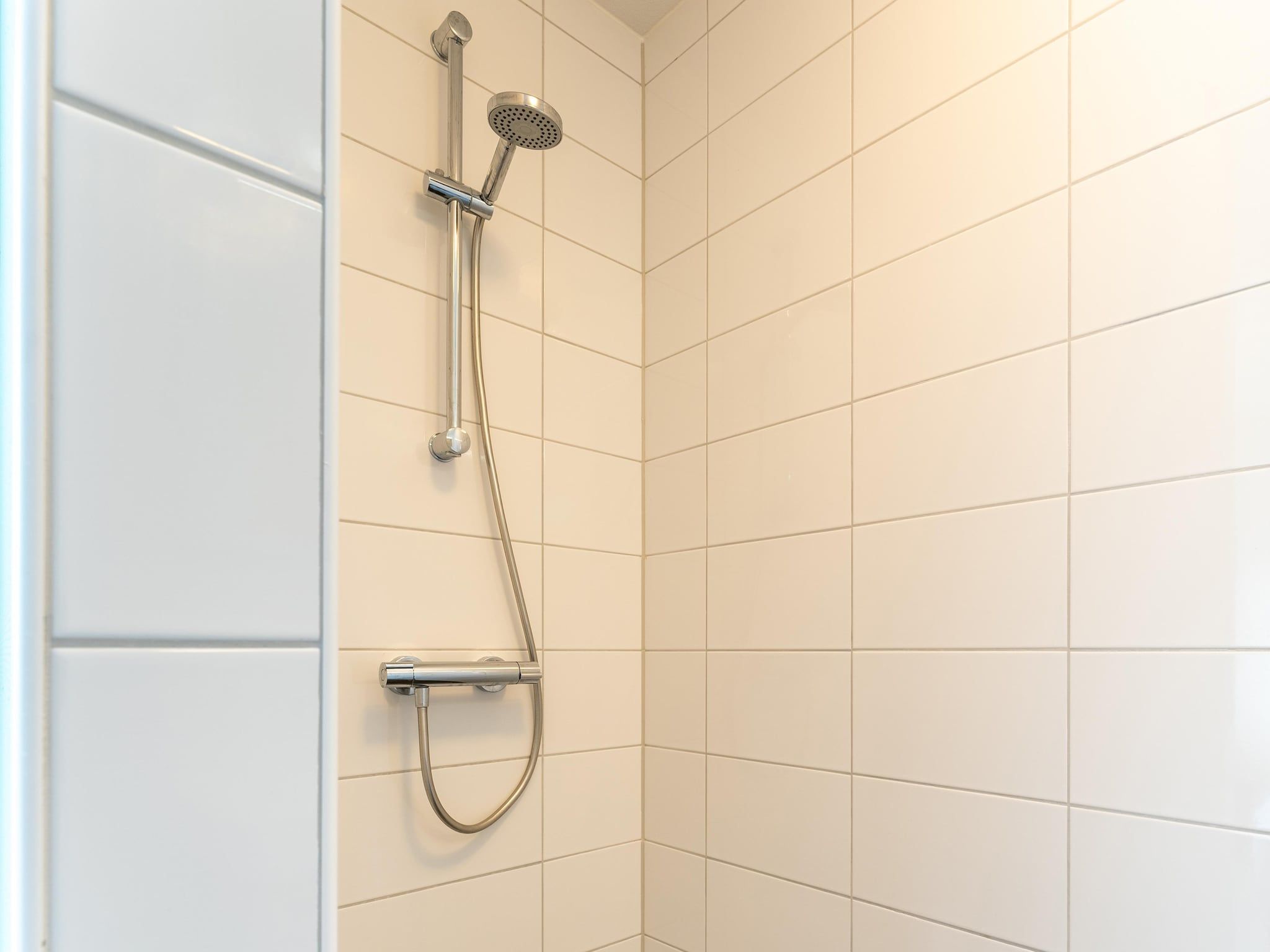 De badkamer van De Lepelaar Huis Nr 13 in Scherpenisse