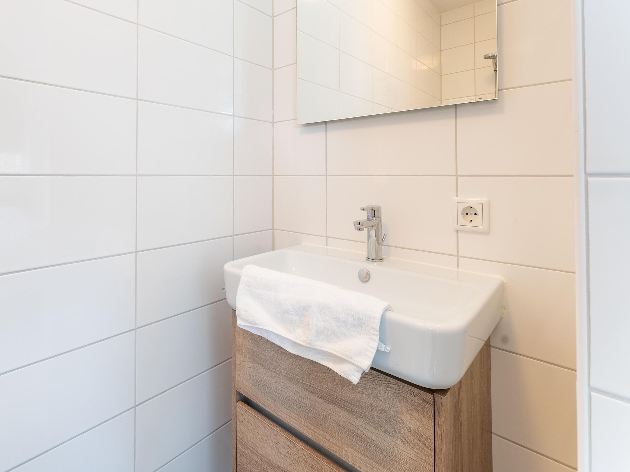 De badkamer van De Lepelaar Huis Nr 13 in Scherpenisse