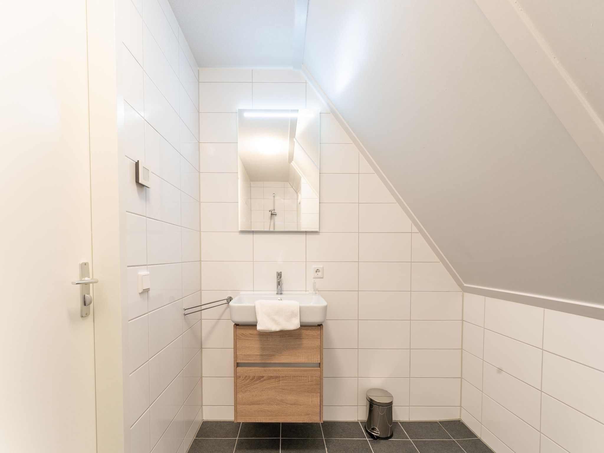 De badkamer van De Lepelaar Huis Nr 13 in Scherpenisse